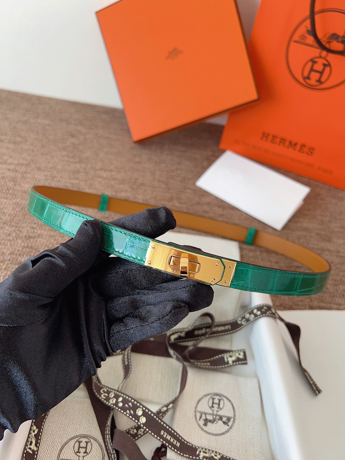 Hermès Kelly Belt in Green Alligator Leather with Gold Hardware