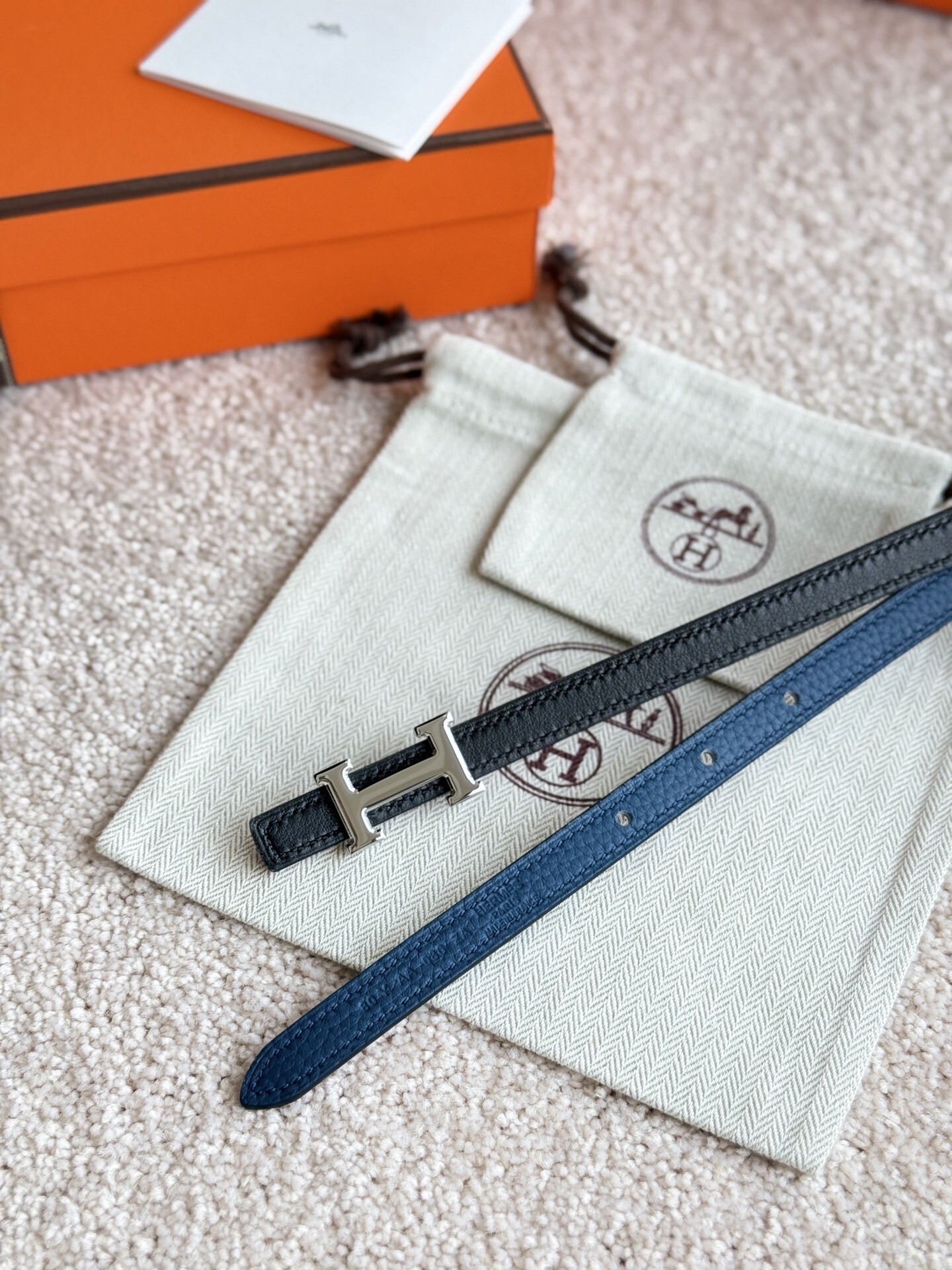 Luxury Hermès Women's Skinny Leather Belt with Gold H Buckle