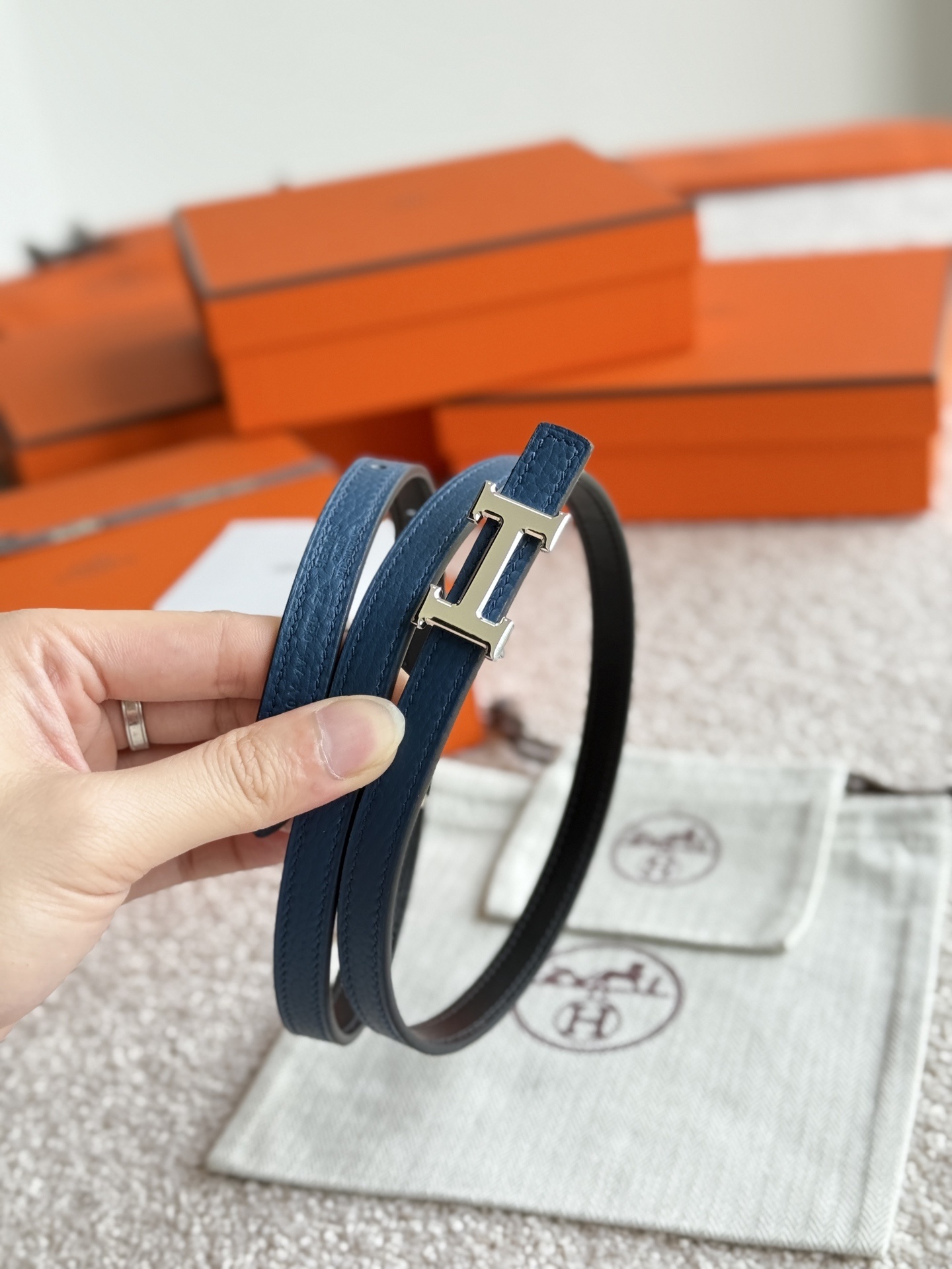 Luxury Hermès Women's Skinny Leather Belt with Gold H Buckle