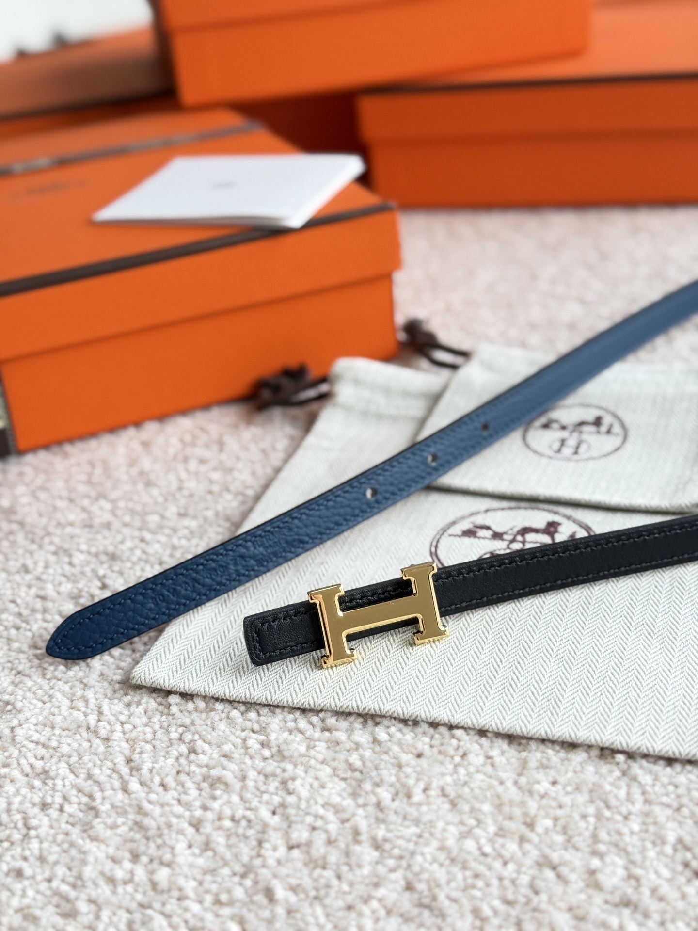 Luxury Hermès Women's Skinny Leather Belt with Gold H Buckle