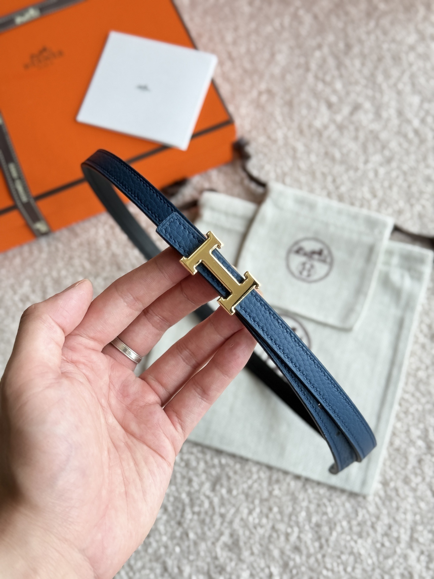 Luxury Hermès Women's Skinny Leather Belt with Gold H Buckle