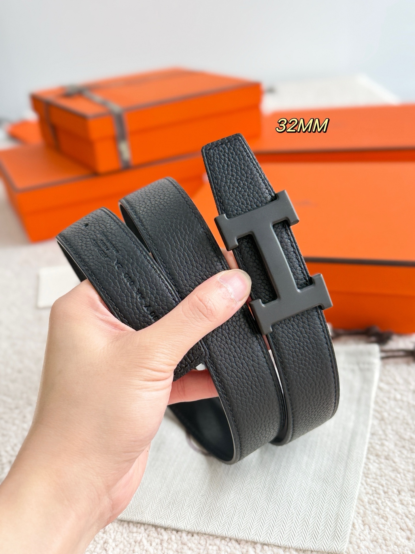 Hermes H 5382 Reversible Leather Belt 32mm with Matte Buckle