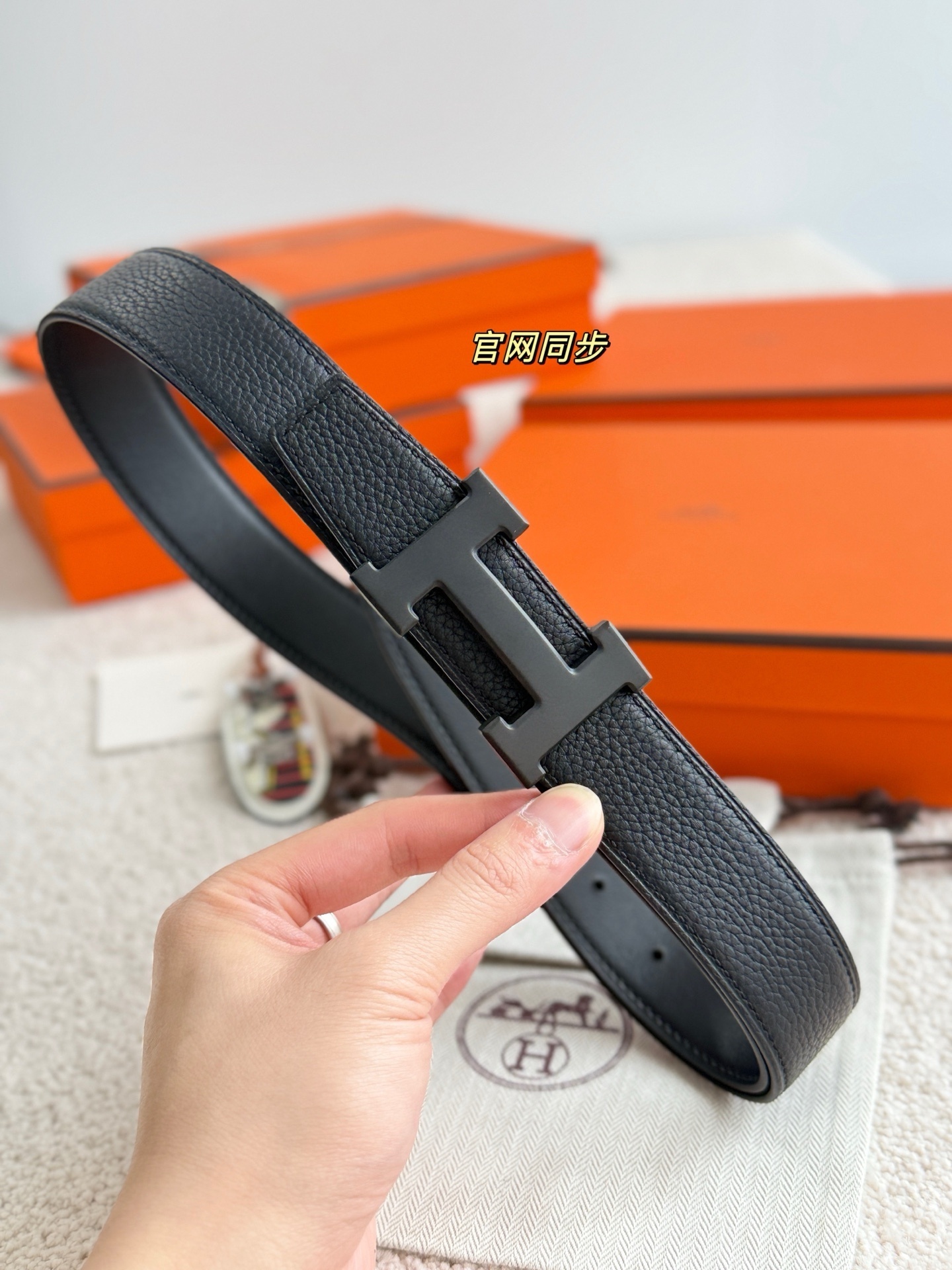 Hermes H 5382 Reversible Leather Belt 32mm with Matte Buckle