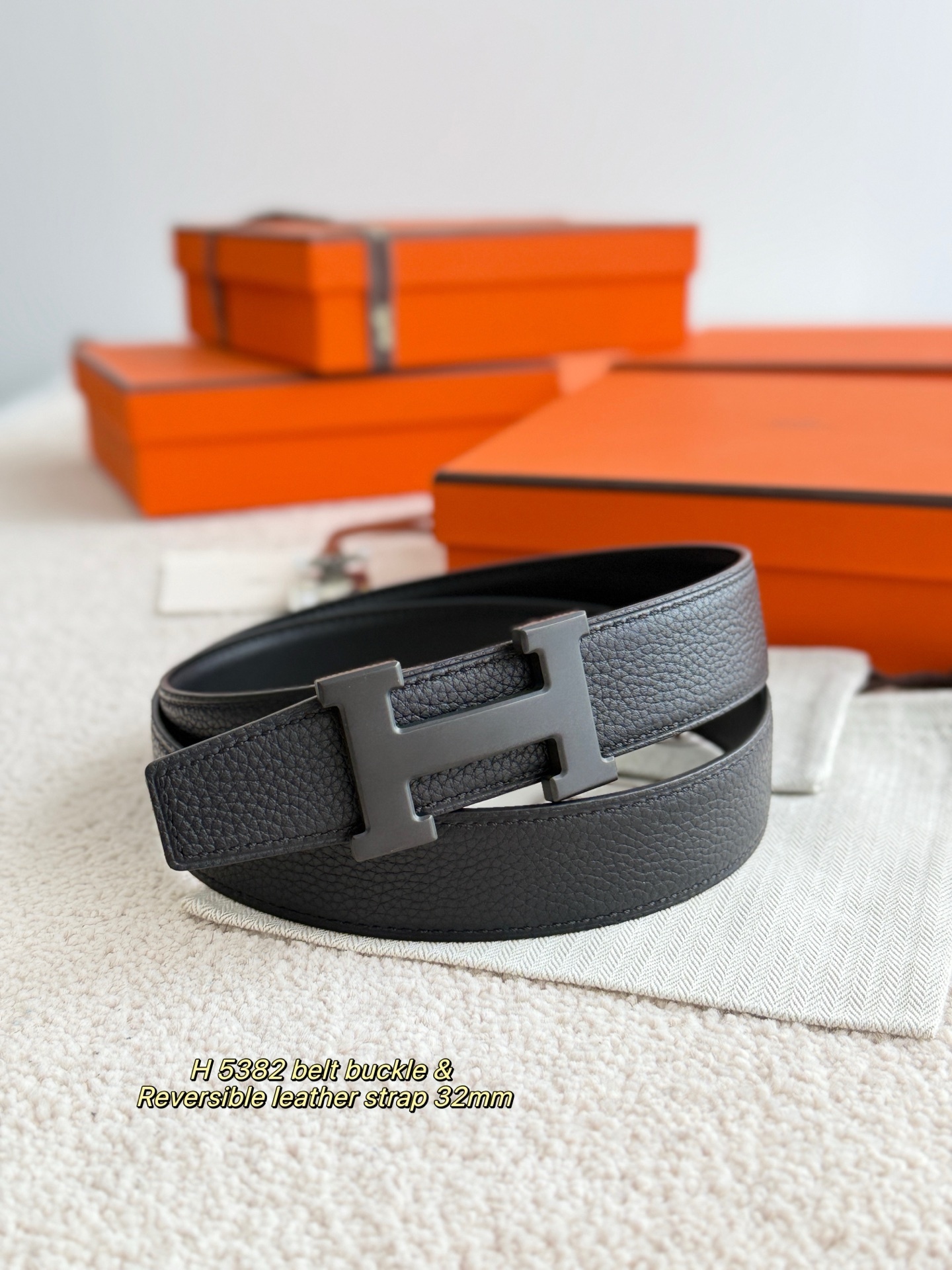 Hermes H 5382 Reversible Leather Belt 32mm with Matte Buckle