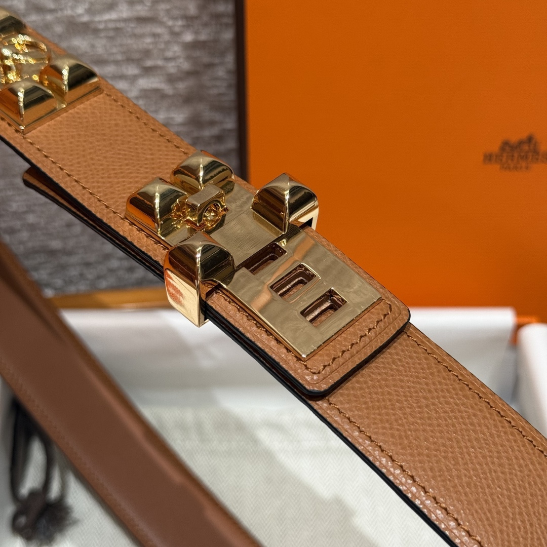 Luxury Grained Leather Belt with Gold Pyramid Studs - Brown