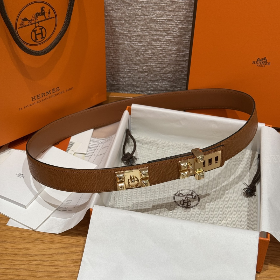 Luxury Grained Leather Belt with Gold Pyramid Studs - Brown