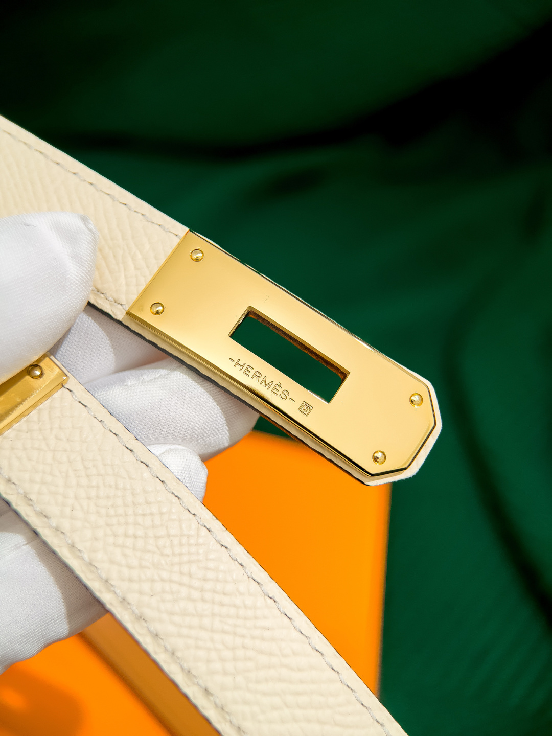 Hermès Kelly Belt in Cream Epsom Leather with Gold Buckle