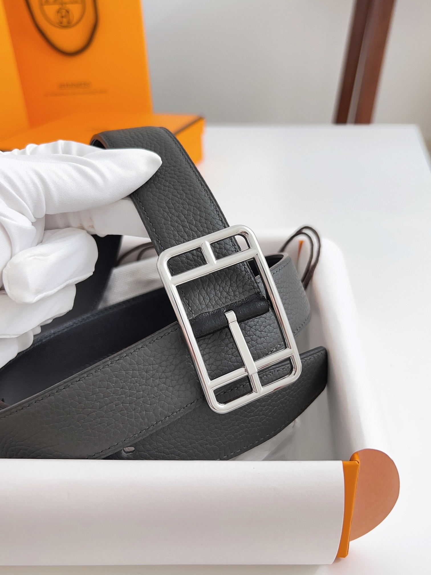 Hermès Luxury Leather Belt with Silver Buckle - Premium Grey Strap