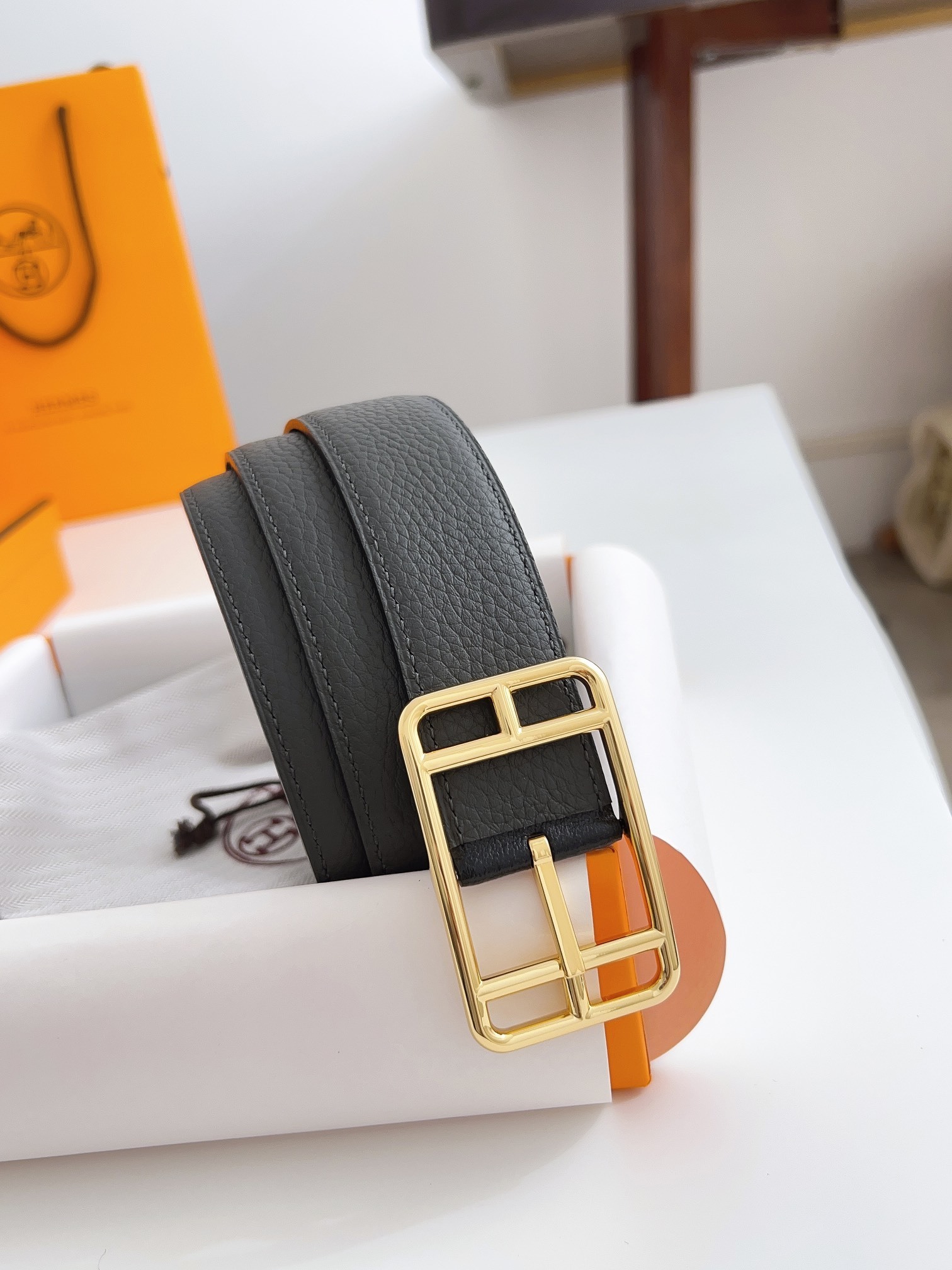 Luxury Hermès Leather Belt with Gold Buckle - Grey