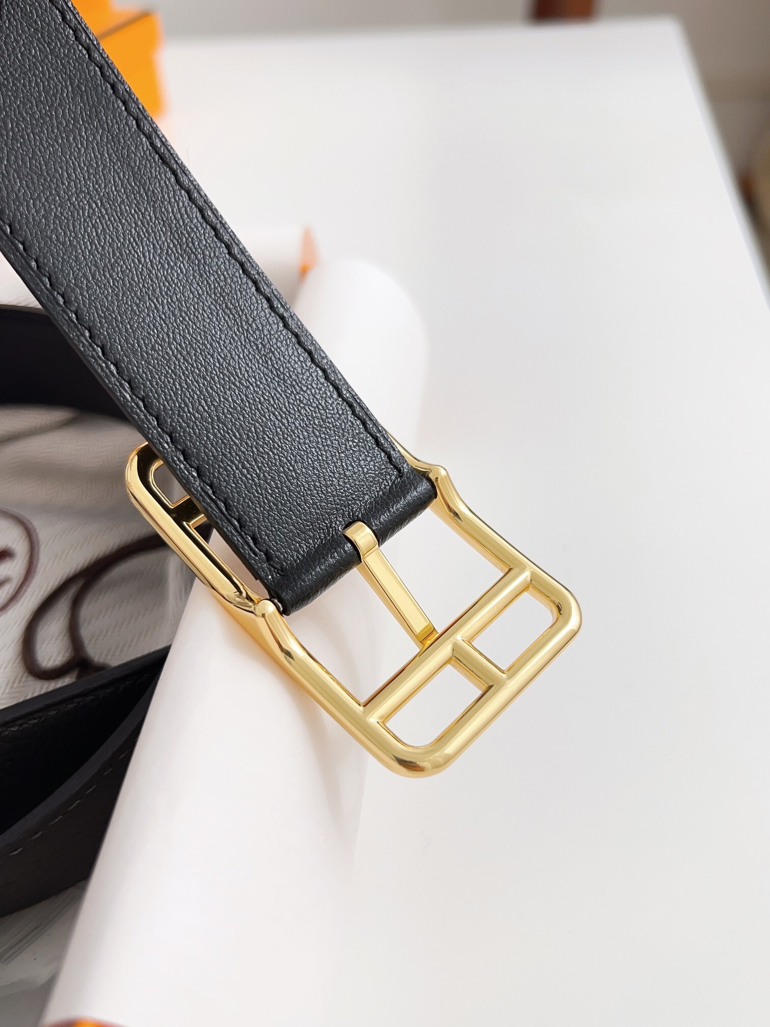 Luxury Hermès Leather Belt with Gold Buckle - Grey