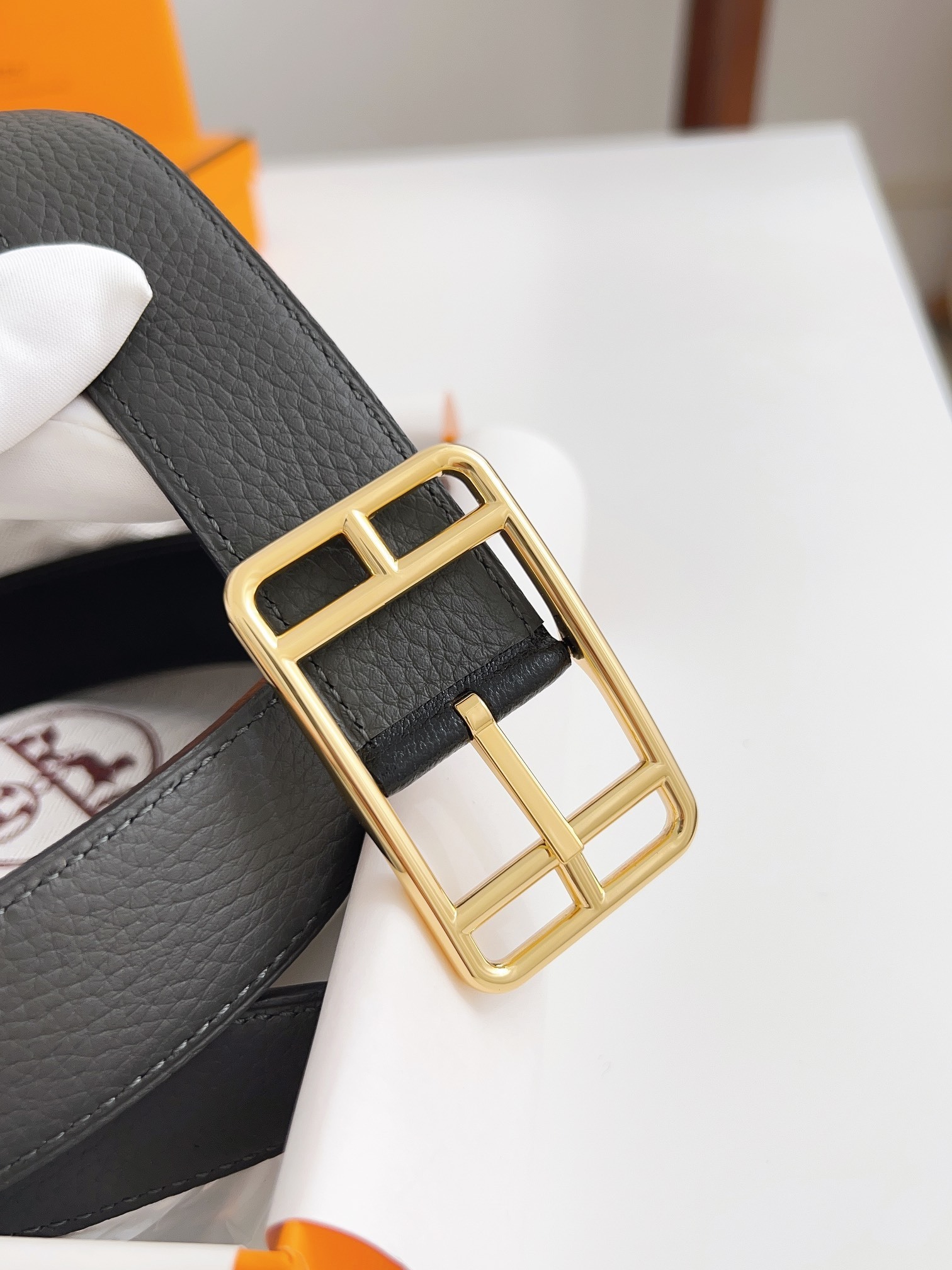 Luxury Hermès Leather Belt with Gold Buckle - Grey