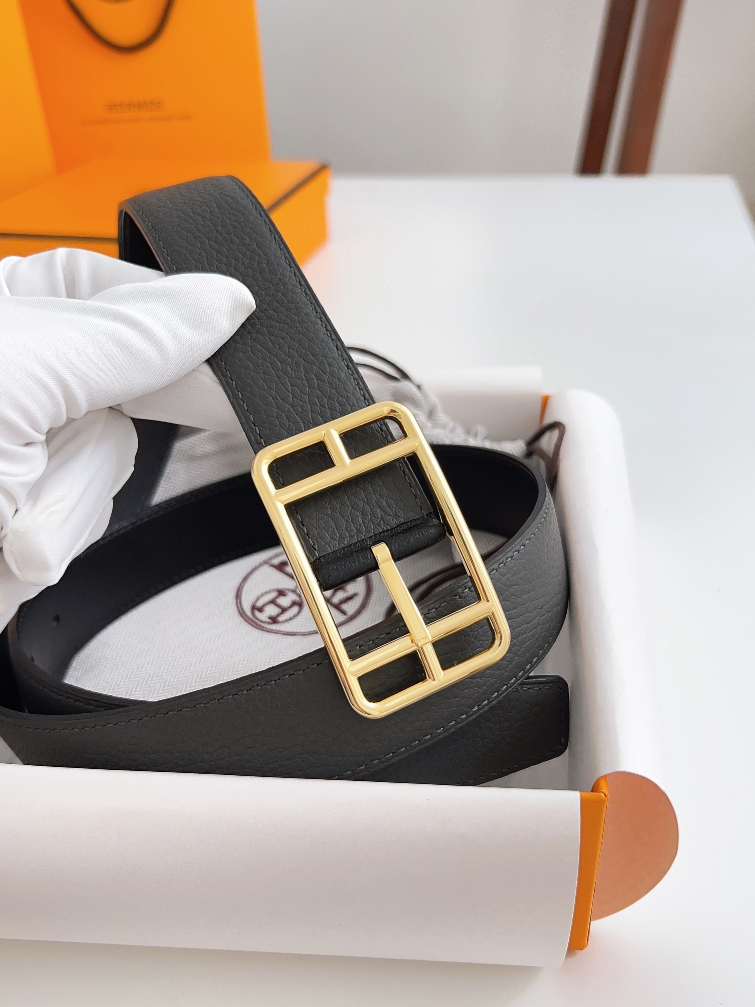 Luxury Hermès Leather Belt with Gold Buckle - Grey