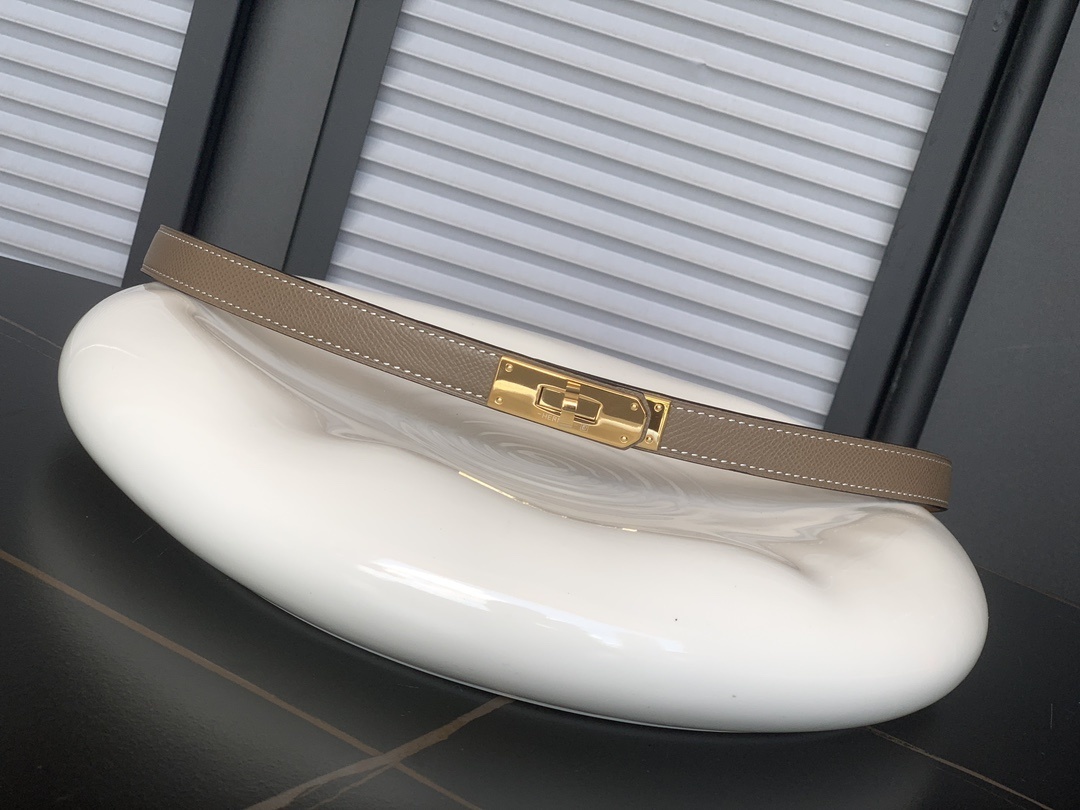 Hermès Kelly Epsom Leather Belt in Etoupe with Gold Hardware
