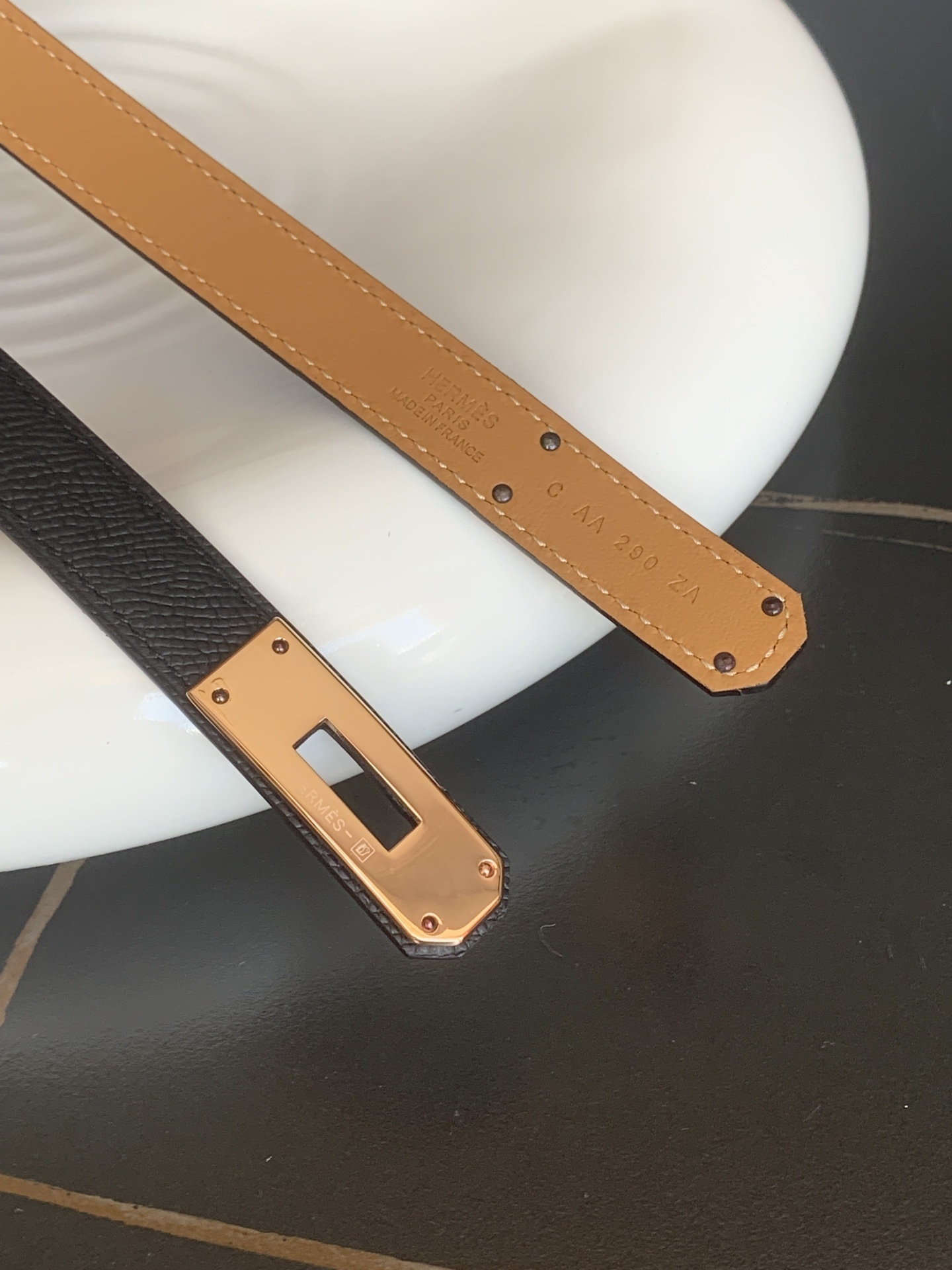 Women's Adjustable Textured Leather Belt with Elegant Gold Buckle