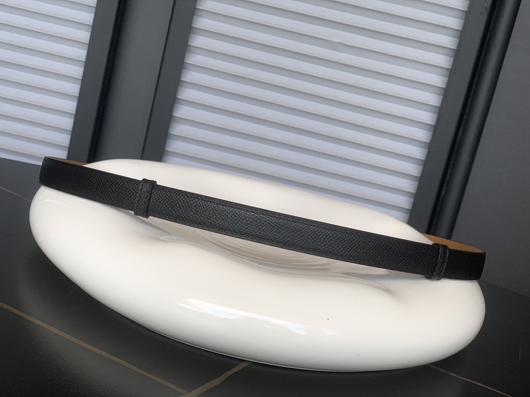 Women's Adjustable Textured Leather Belt with Elegant Gold Buckle