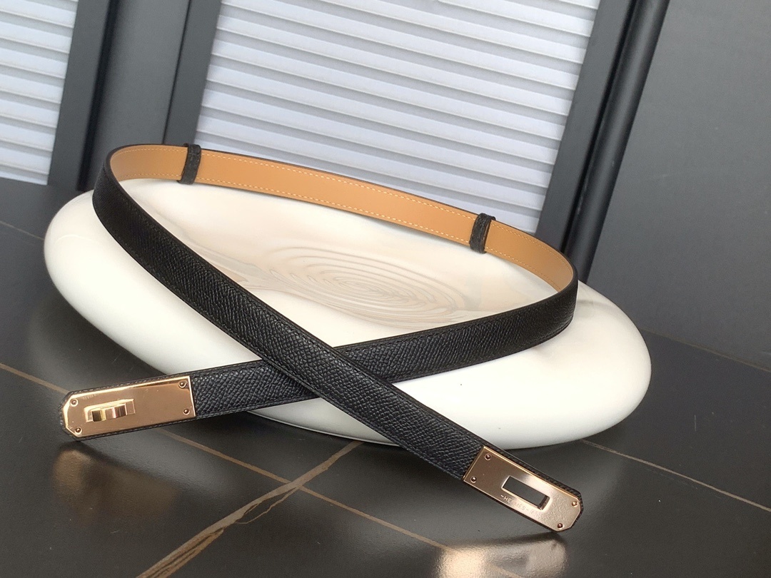 Women’s Adjustable Textured Leather Belt with Elegant Gold Buckle