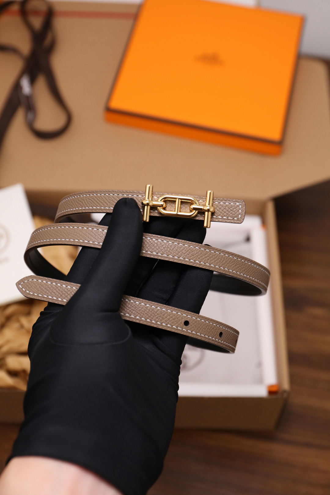 Women’s Epsom Leather Kelly Belt – Etoupe with Gold Buckle