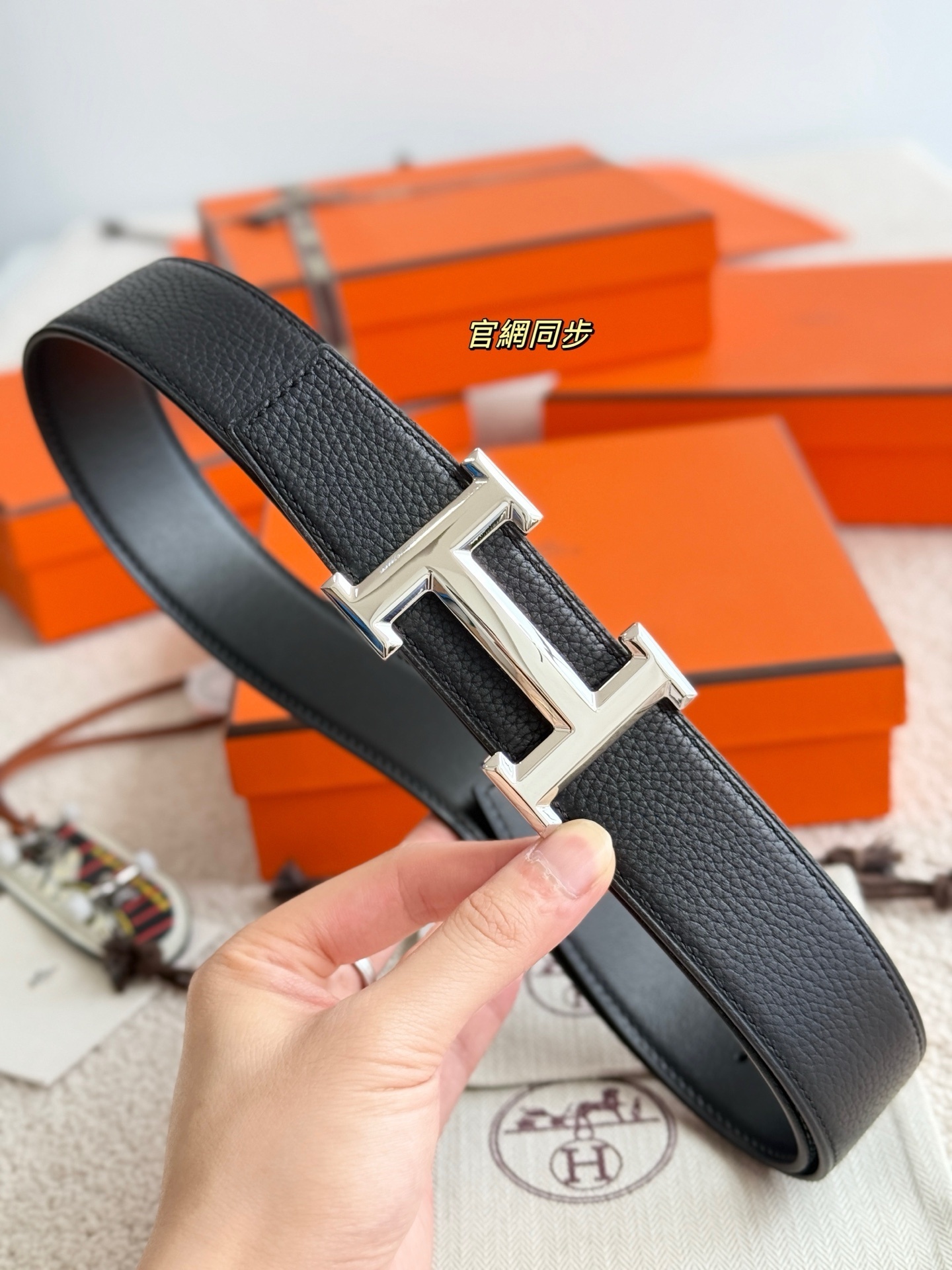 Hermes H 5382 Buckle & Reversible Leather Strap 38mm - Men's Belt