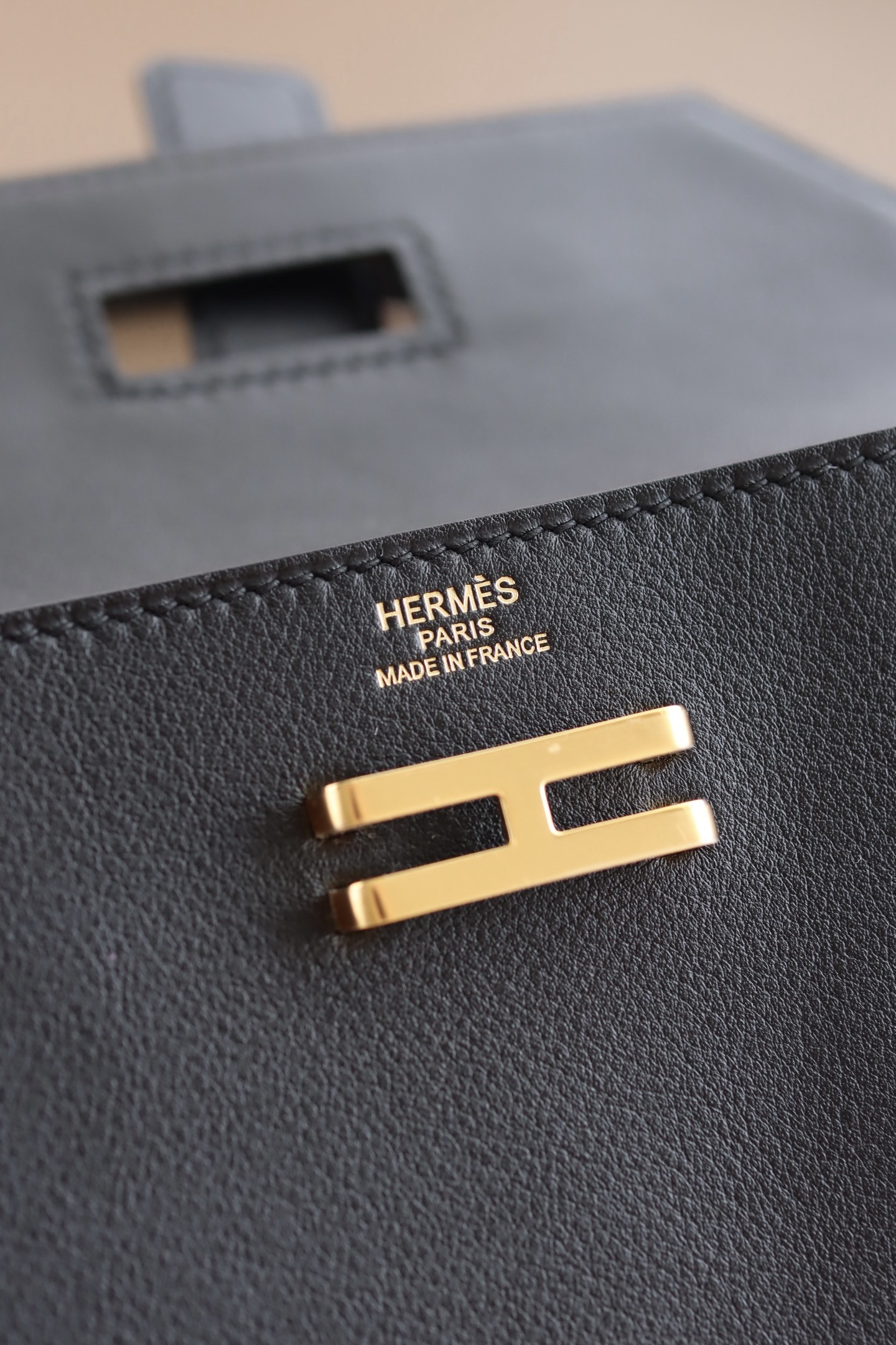 Luxury Black Leather Belt Bag with Gold H Buckle - Chic Waist Pack