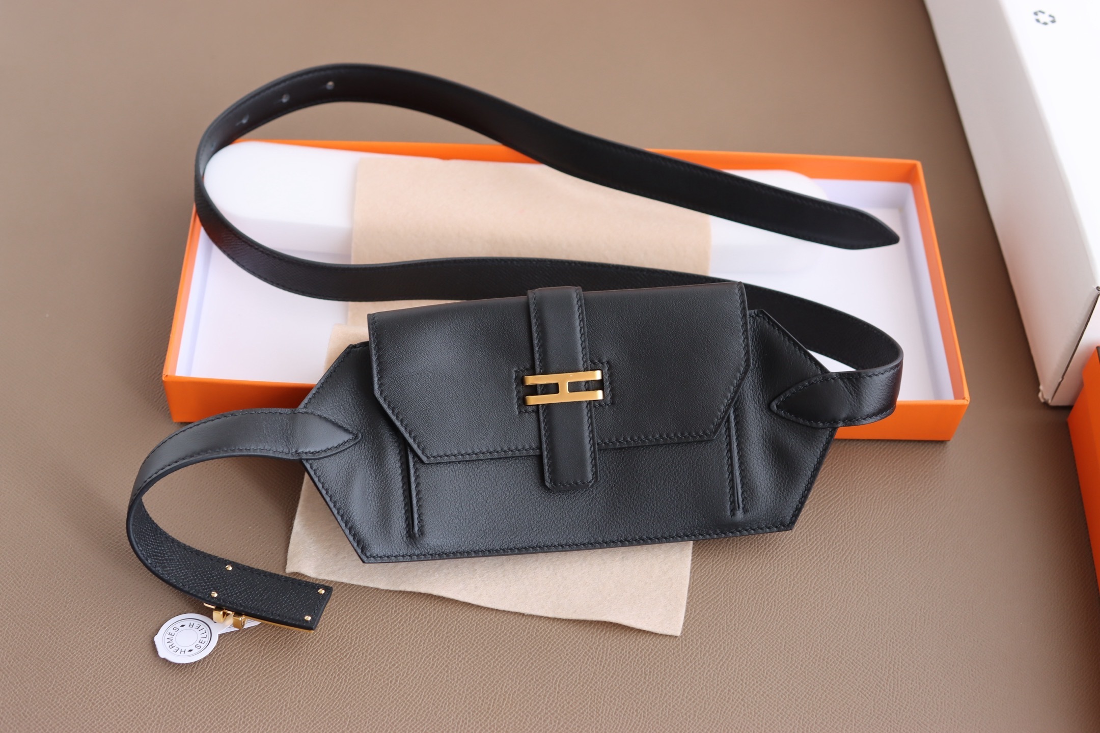 Luxury Black Leather Belt Bag with Gold H Buckle – Chic Waist Pack