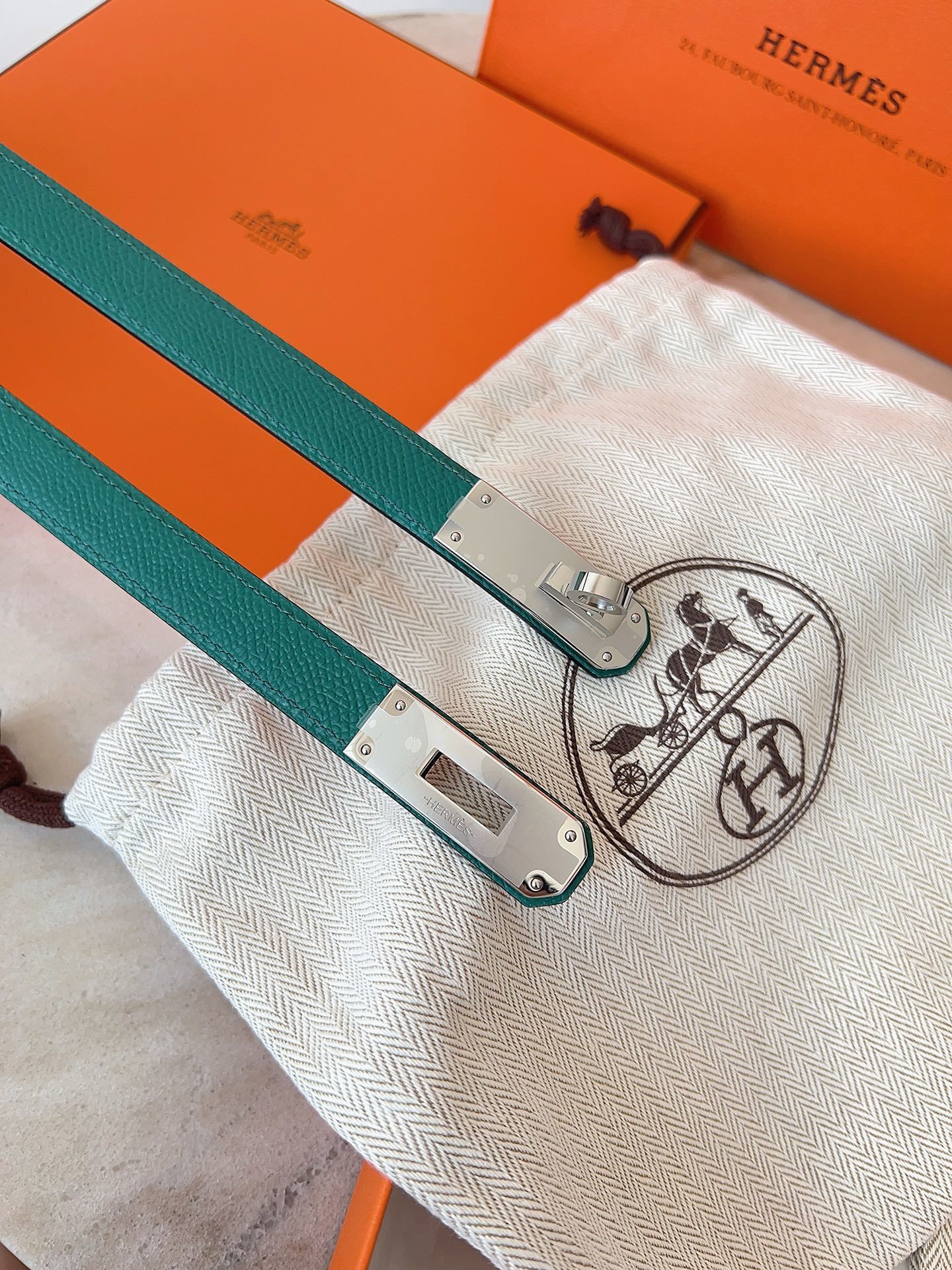 Hermès Kelly Double Tour Bracelet - Green Epsom Leather Gold Hardware