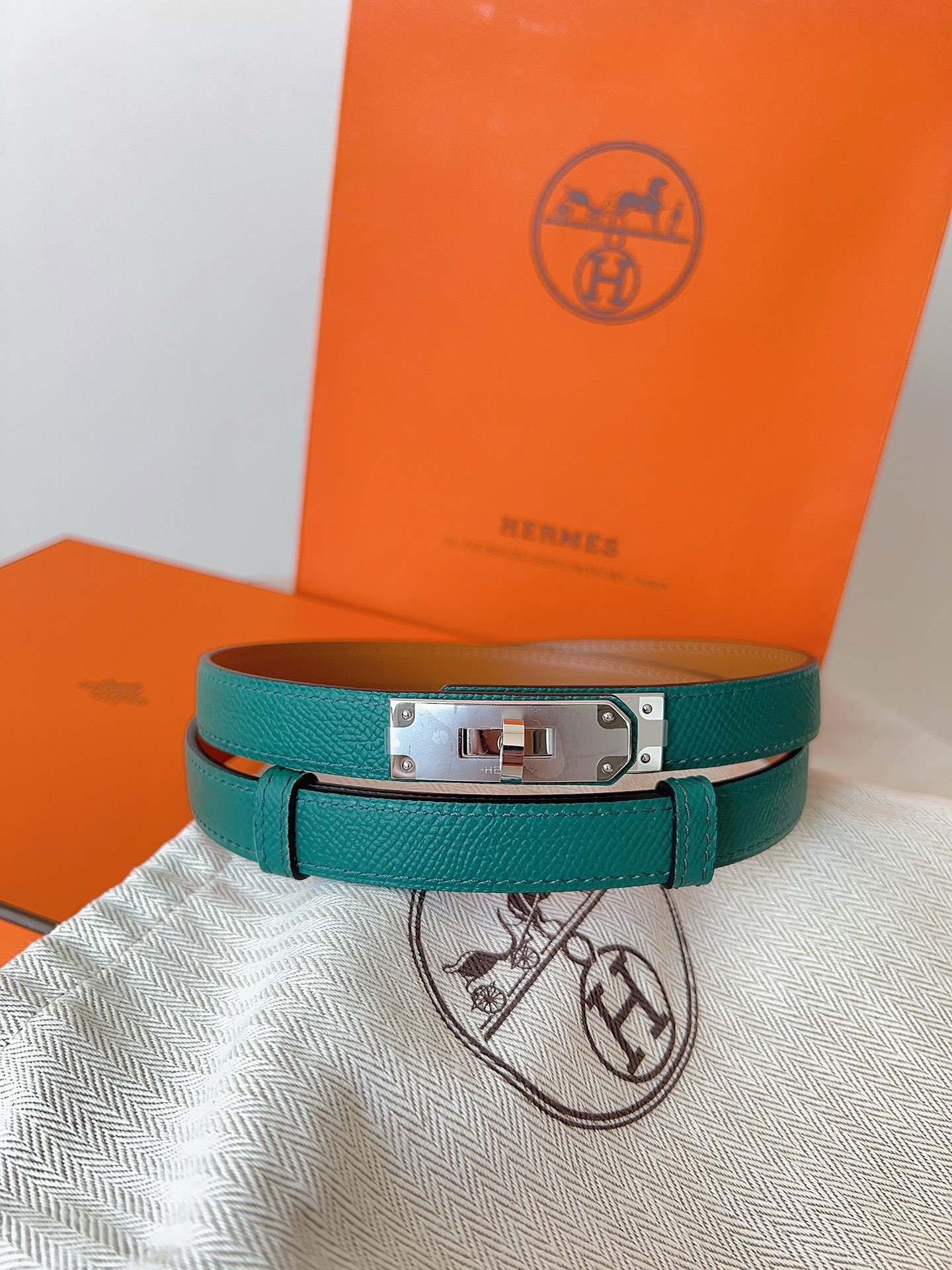 Hermès Kelly Double Tour Bracelet - Green Epsom Leather Gold Hardware