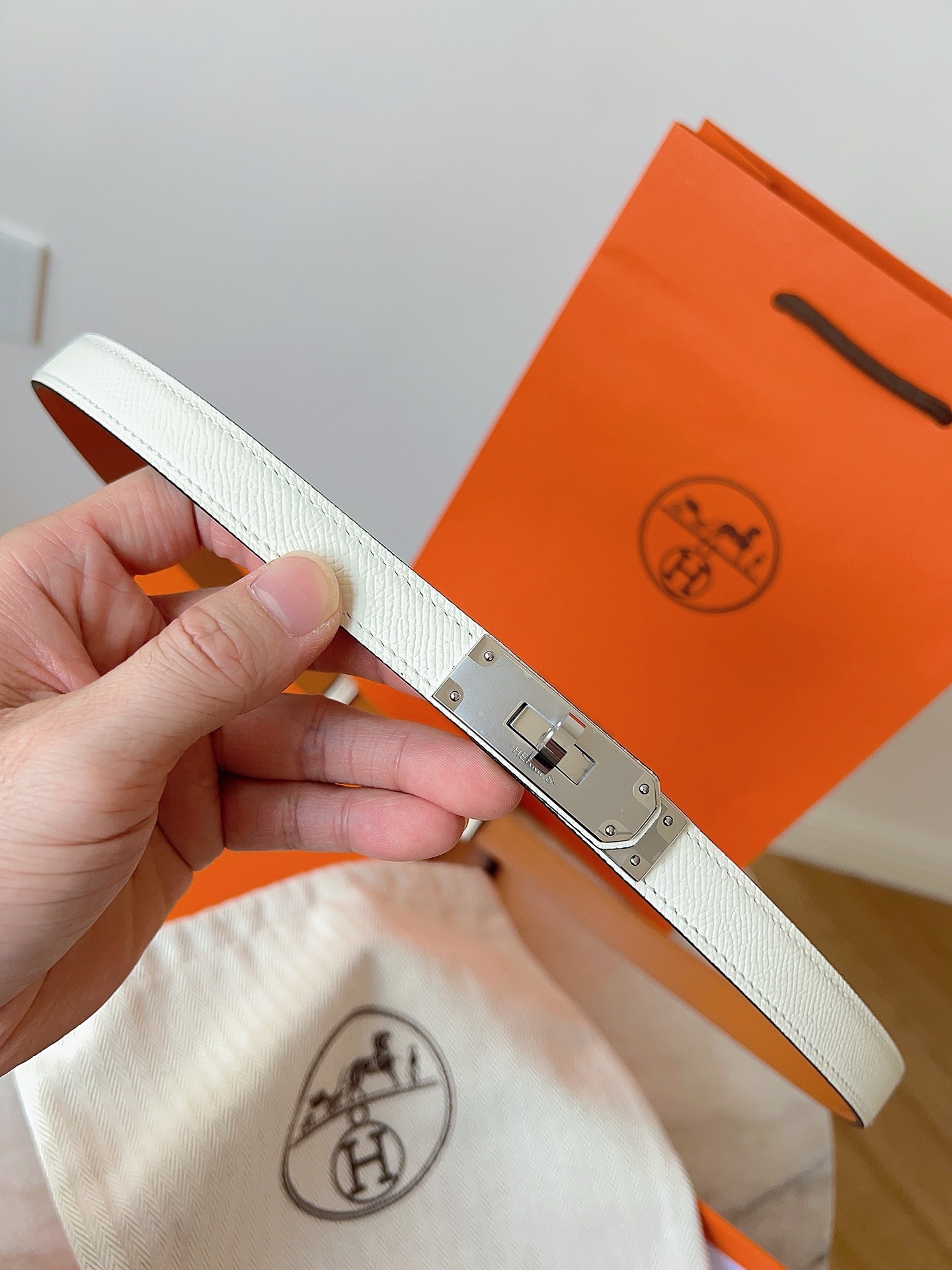 Hermès Kelly 18 Belt White Epsom Leather with Gold Hardware