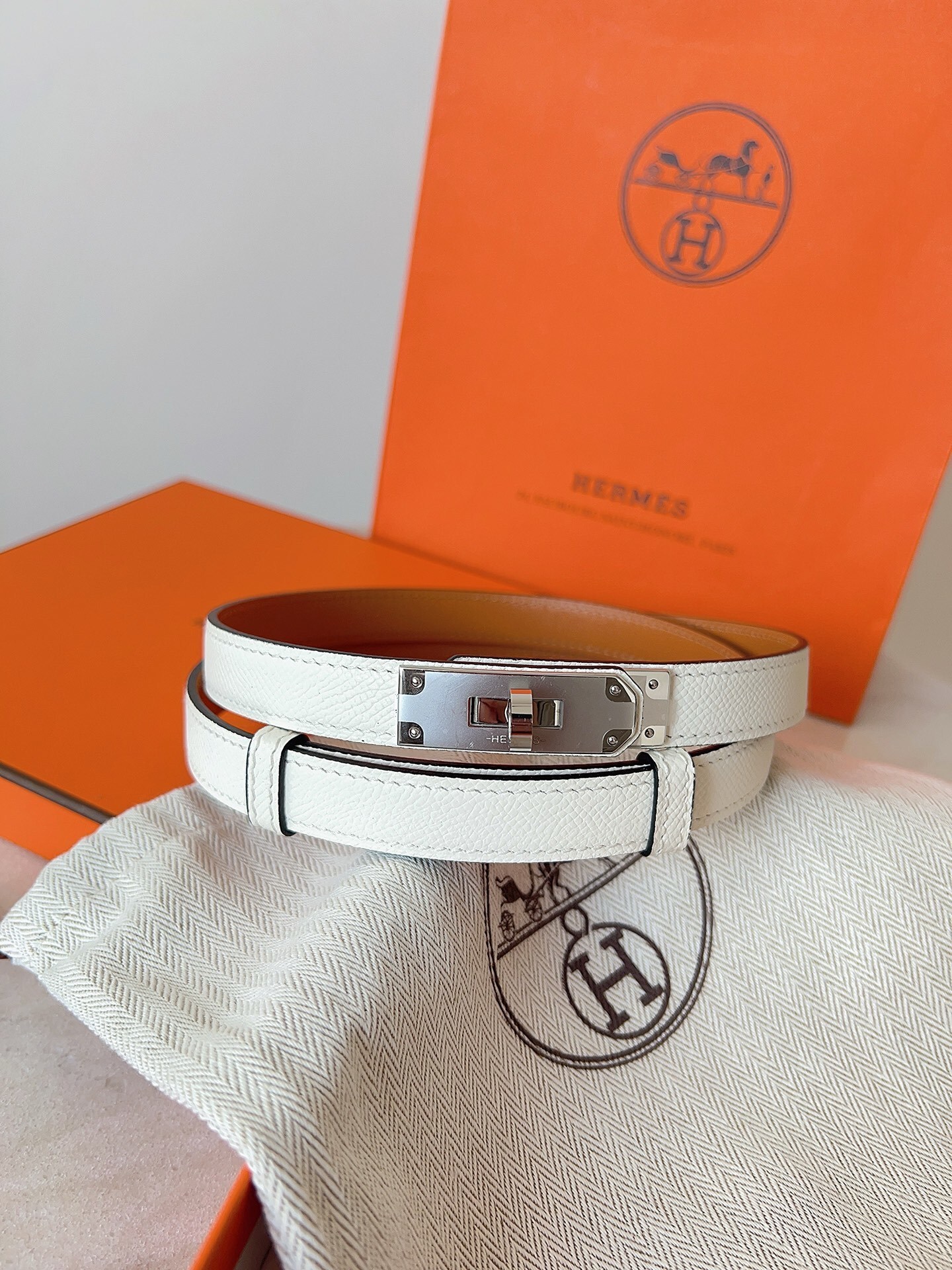 Hermès Kelly 18 Belt White Epsom Leather with Gold Hardware