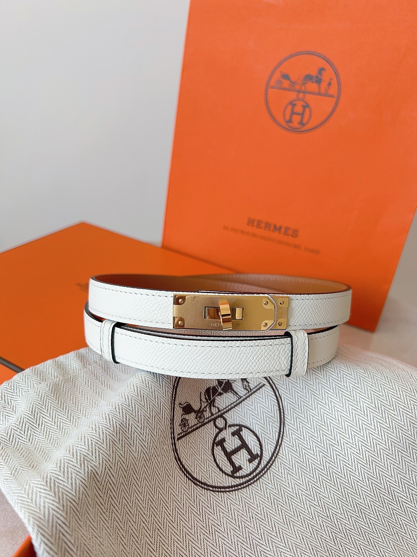 Hermès Kelly 18 Belt White Epsom Leather with Gold Hardware