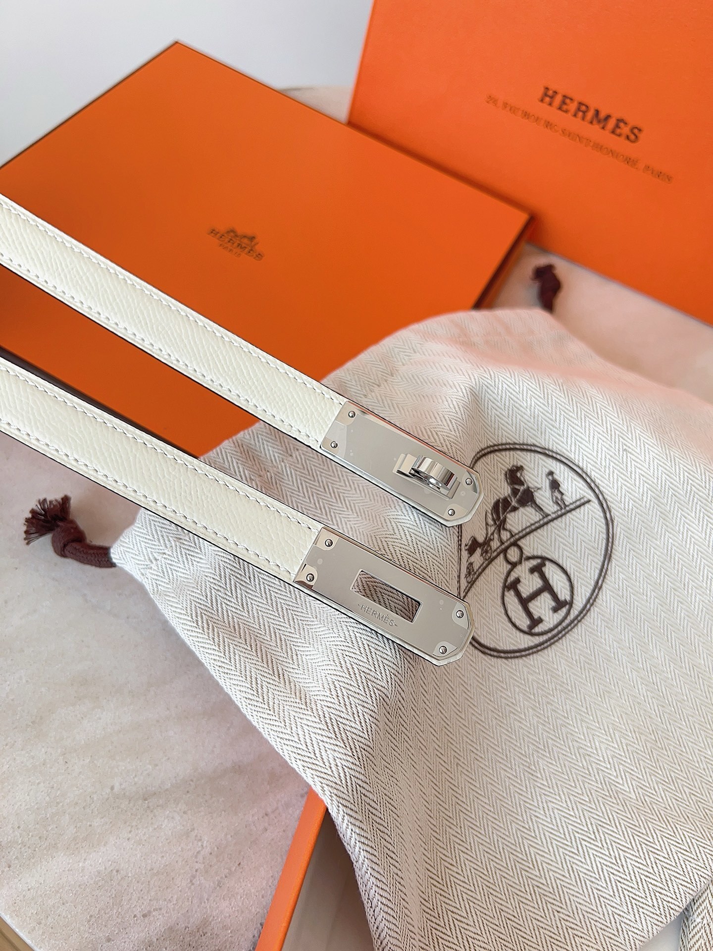 Hermes Kelly Double Tour Bracelet - White Leather & Gold Hardware