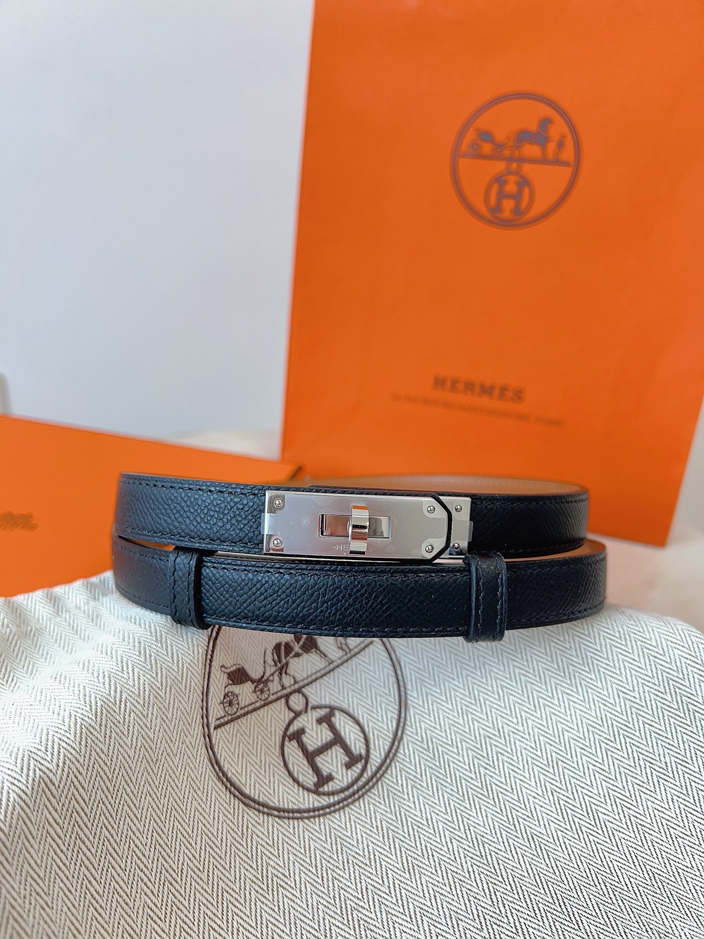 Hermès Kelly 18 Belt - Black Epsom Leather with Gold Hardware