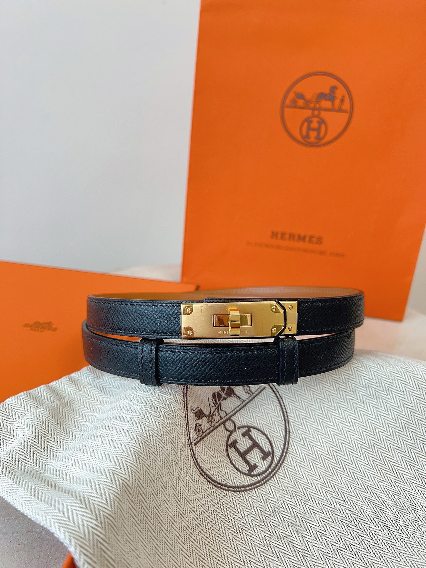 Hermès Kelly 18 Belt - Black Epsom Leather with Gold Hardware