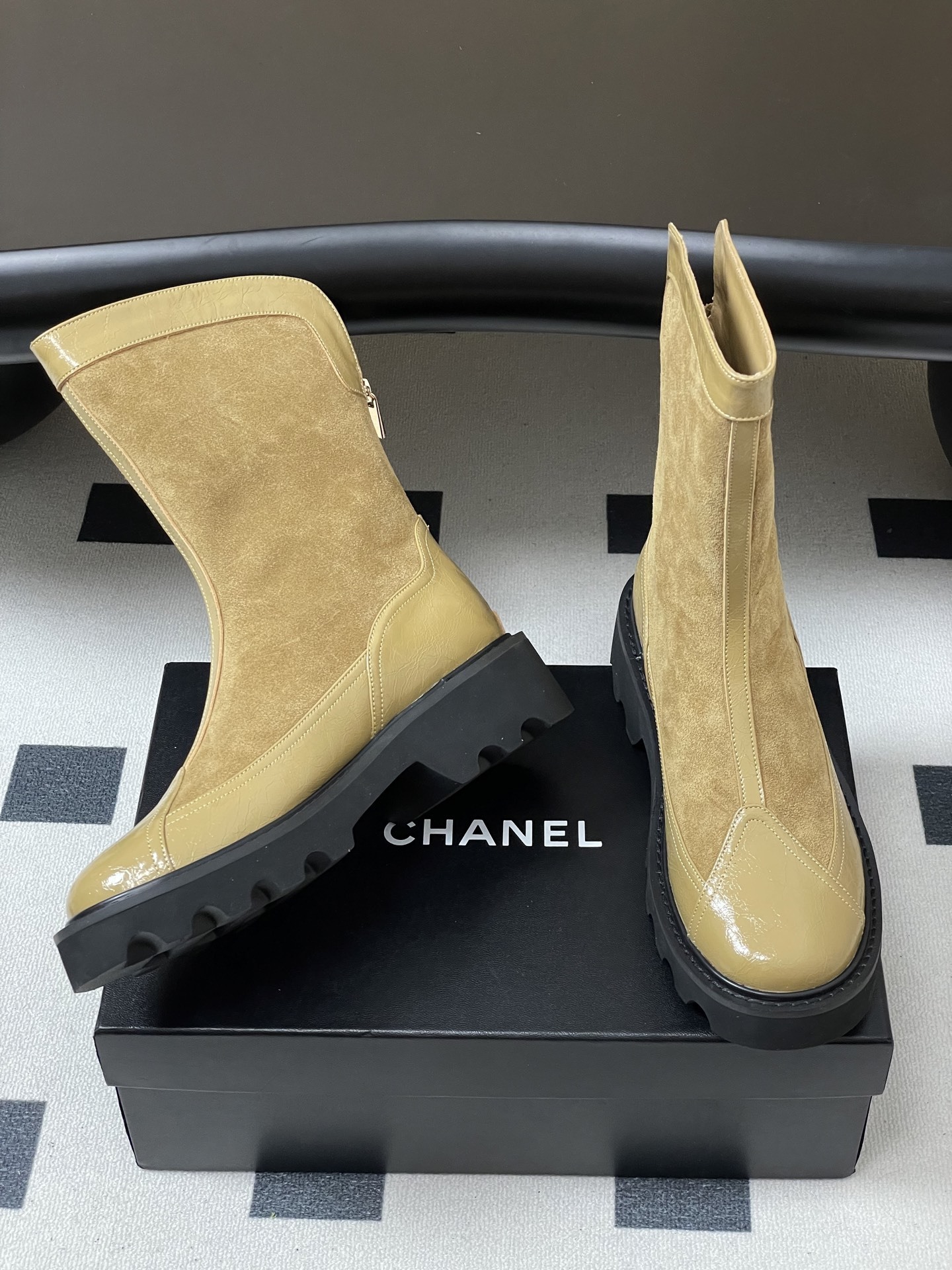 Pair of Chanel beige suede and patent leather mid-calf boots with black chunky lug soles and gold CC logo - Hình 5