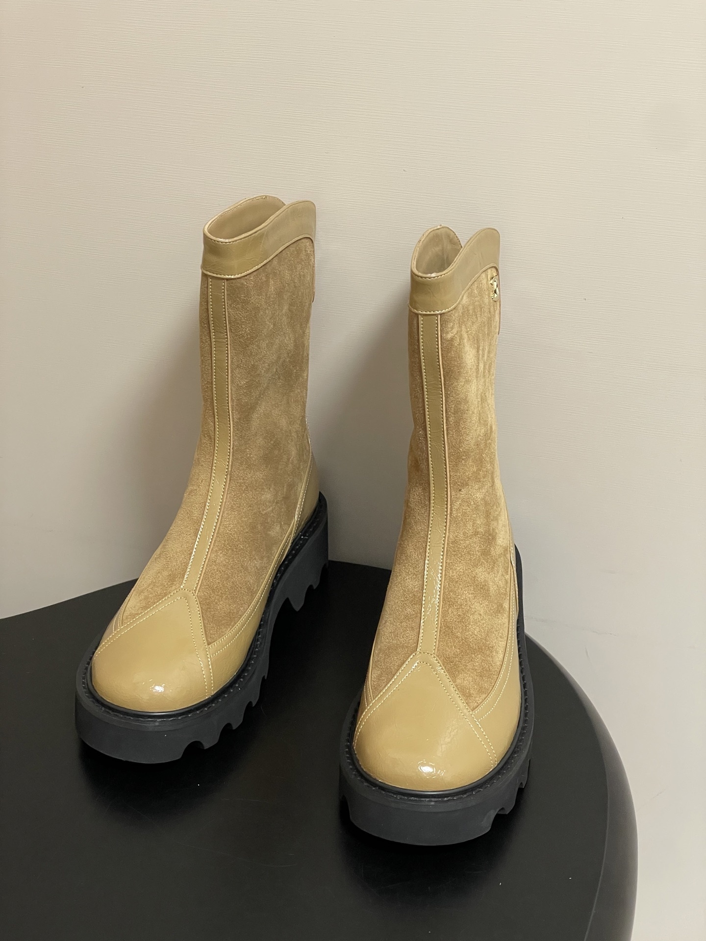 Pair of Chanel beige suede and patent leather mid-calf boots with black chunky lug soles and gold CC logo - Hình 2