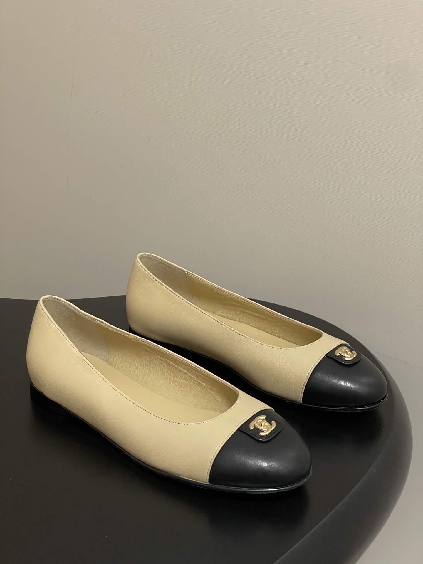 Chanel Classic Two-Tone Lambskin Ballet Flats – Beige & Black
