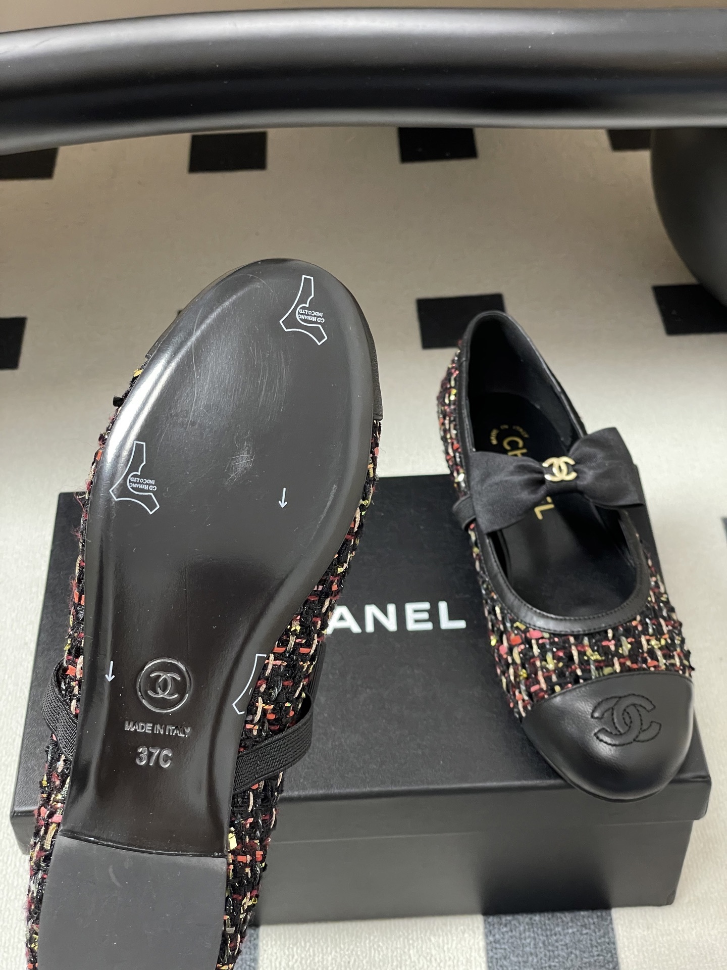 A pair of Chanel multi-color tweed ballet flats with black leather toe caps and grosgrain bows featuring gold CC logos. - Hình 8