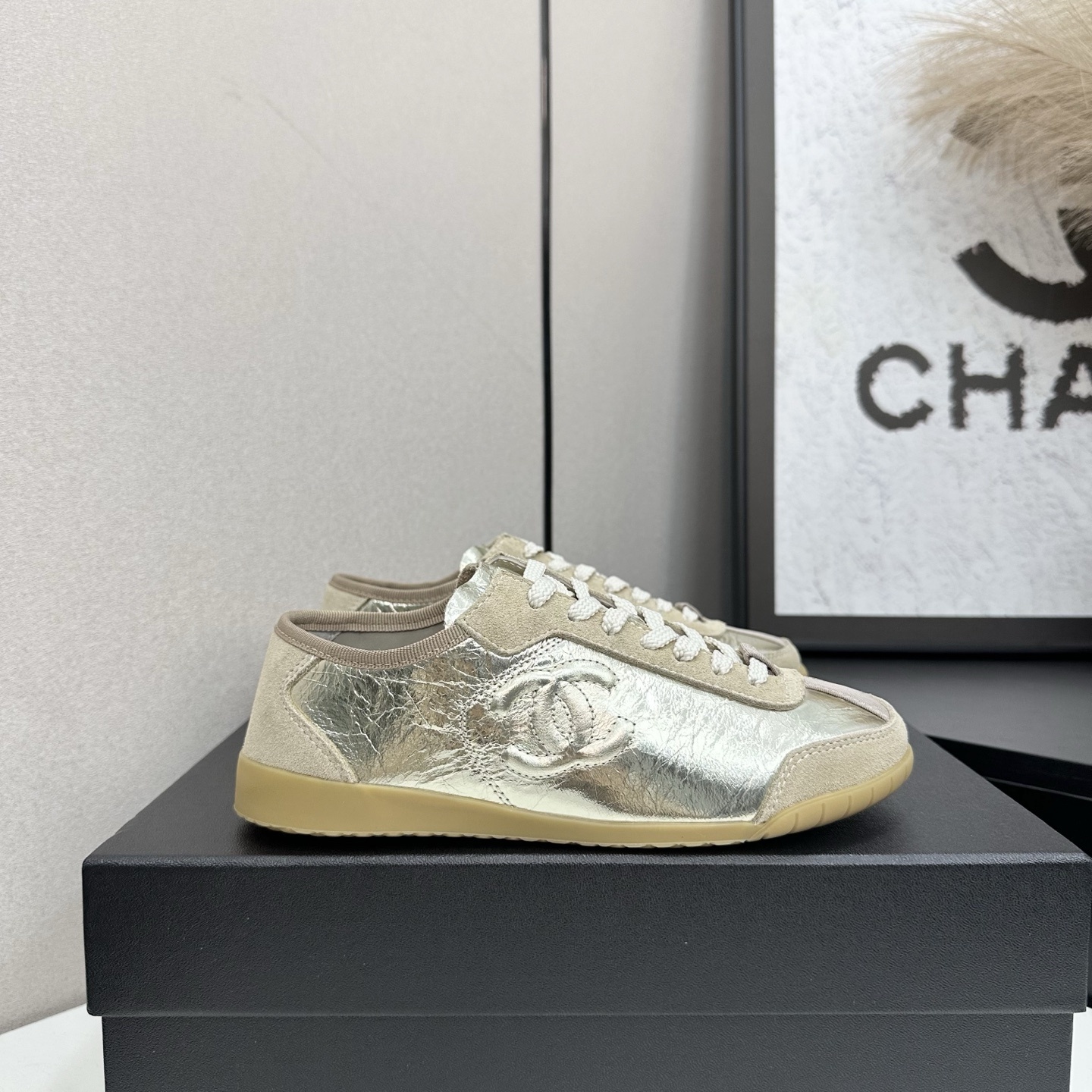 Luxury Women’s Chanel CC Logo Metallic Gold Low-Top Sneakers