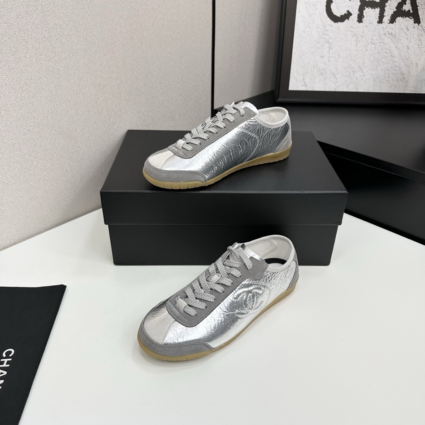Luxury Chanel low-top sneakers in metallic silver leather and grey suede with a gum sole and CC logo. - Hình 2