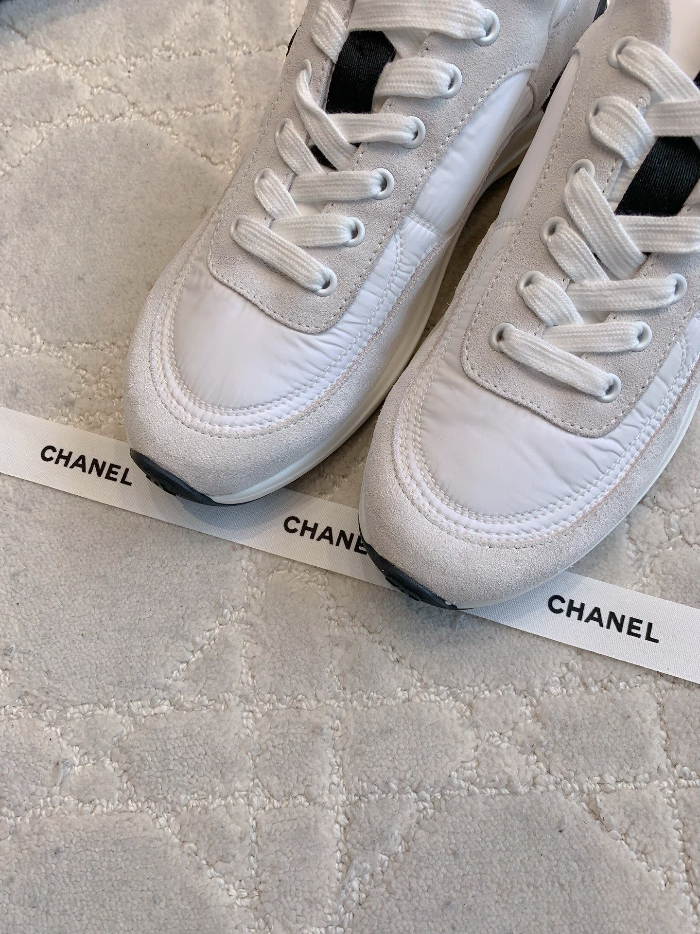 Authentic Chanel white and grey low-top sneakers with black CC logo, shown with original box, dust bag, and accessories. - Hình 5