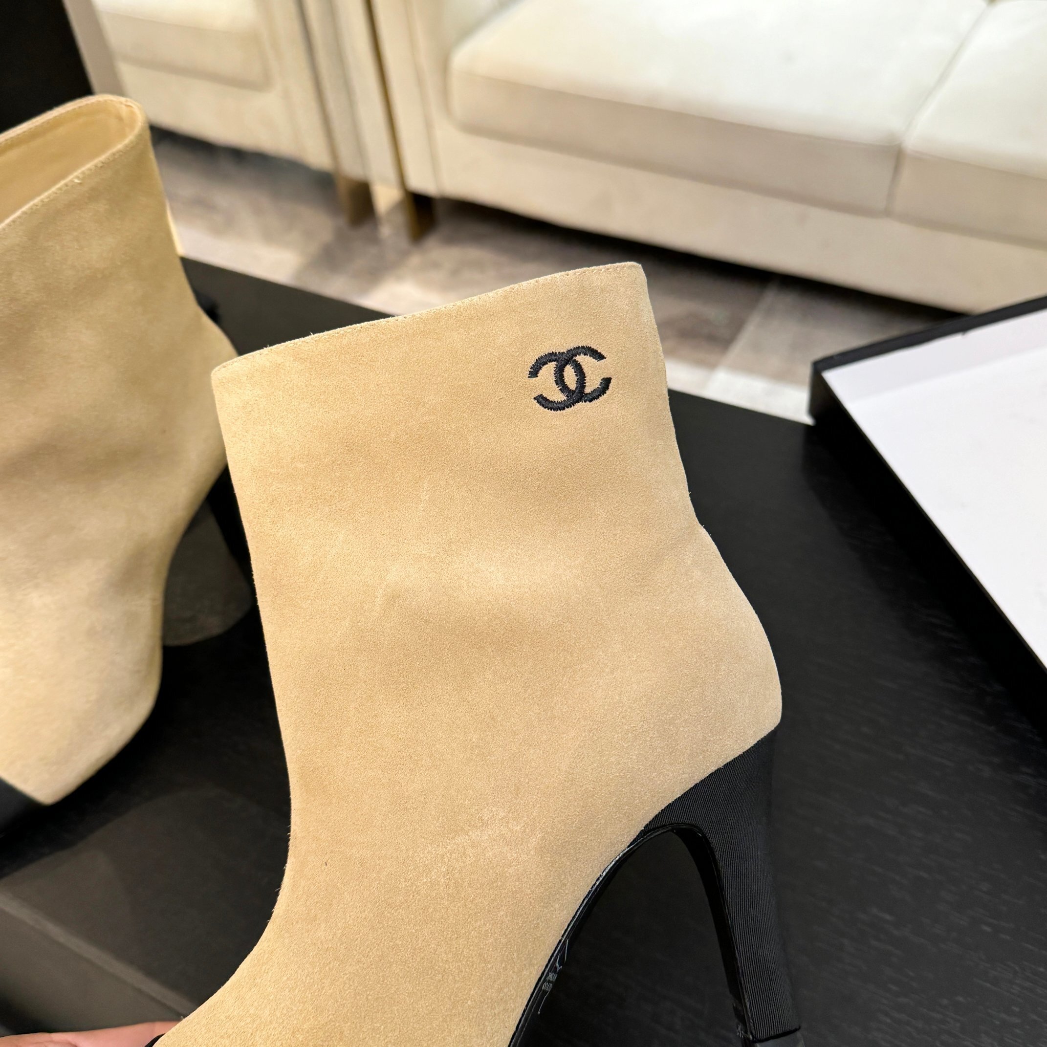 Luxury Chanel Gabrielle Coco beige suede ankle boots with black pointed cap toes and side embroidery - Hình 8