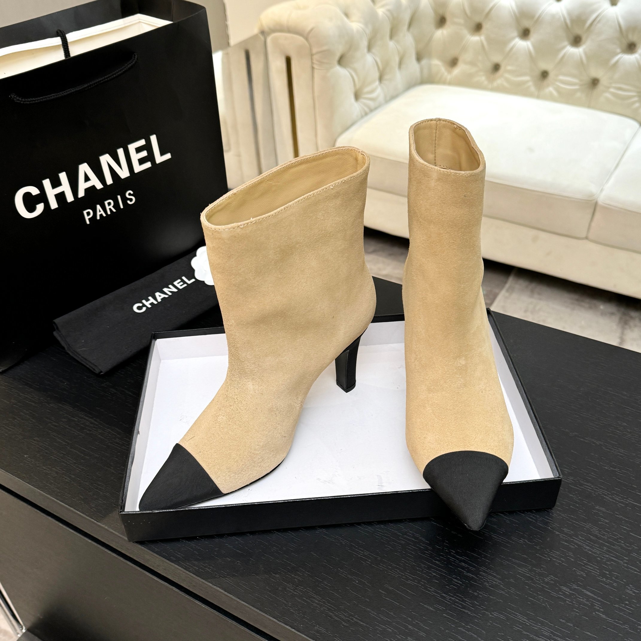 Luxury Chanel Gabrielle Coco beige suede ankle boots with black pointed cap toes and side embroidery - Hình 4