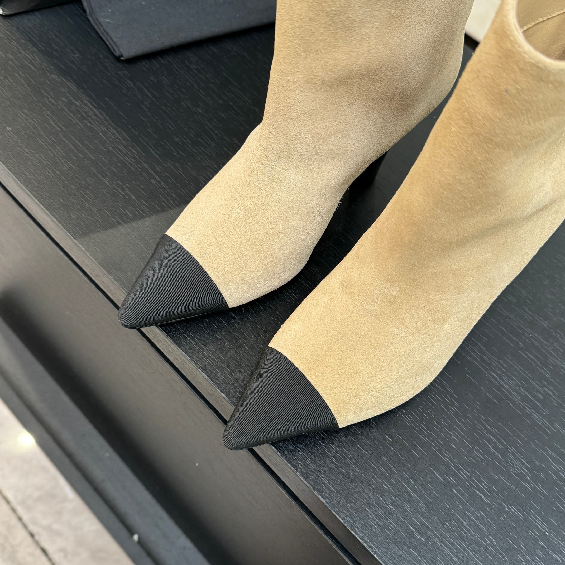 Luxury Chanel Gabrielle Coco beige suede ankle boots with black pointed cap toes and side embroidery - Hình 3