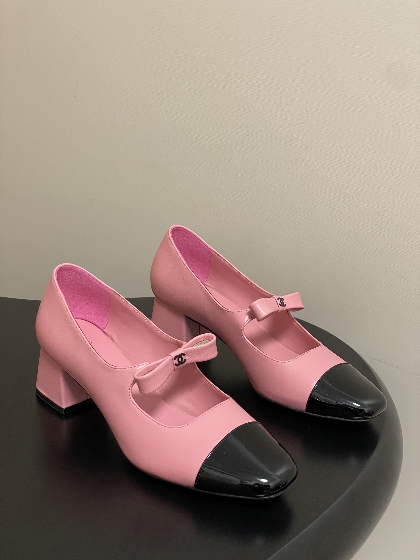 Luxury Pink Leather Mary Jane Pumps with Black Patent Toe Cap
