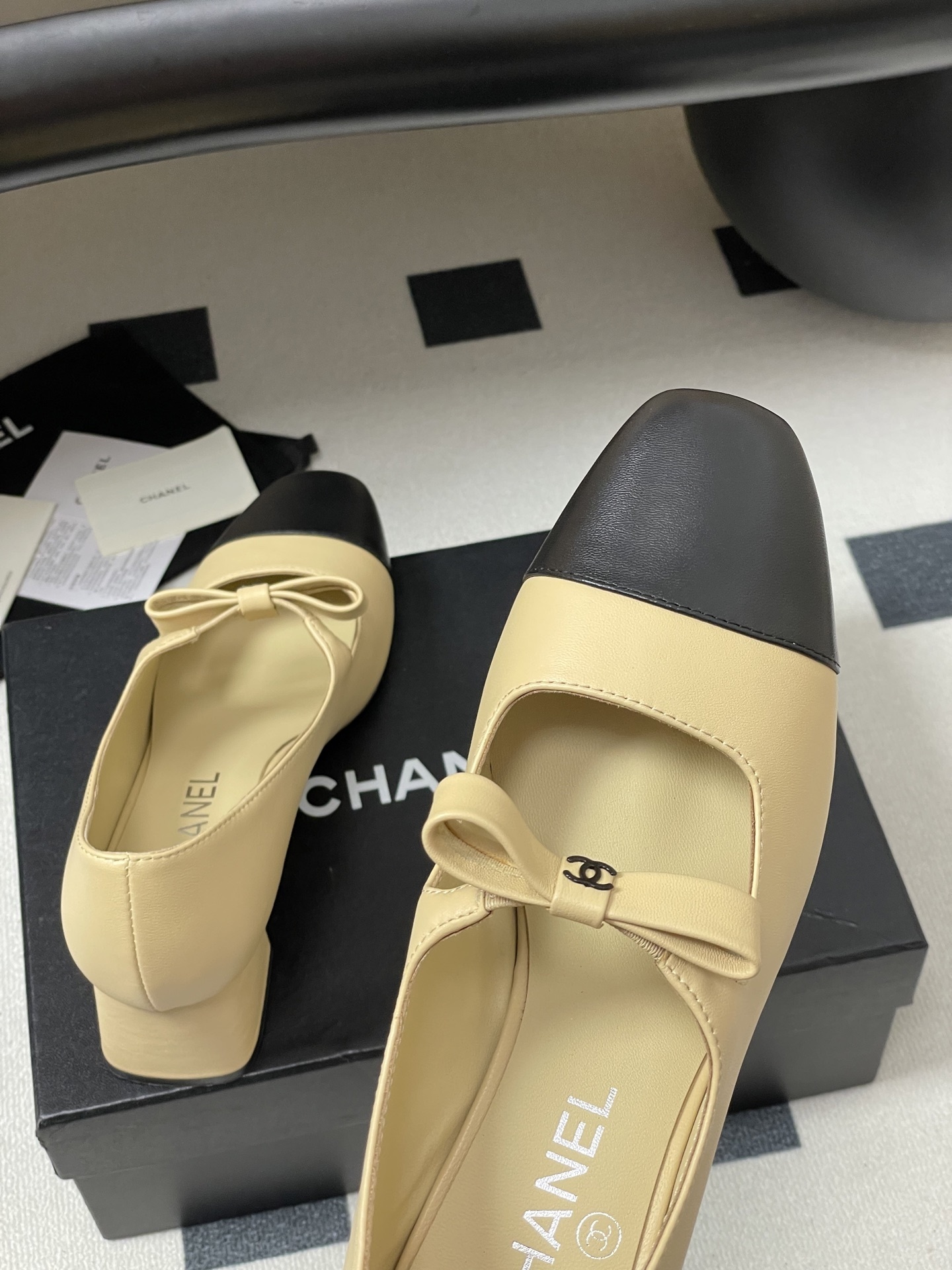 A pair of luxury Chanel beige leather Mary Jane pumps with black toe caps and CC logo bow details. - Hình 9
