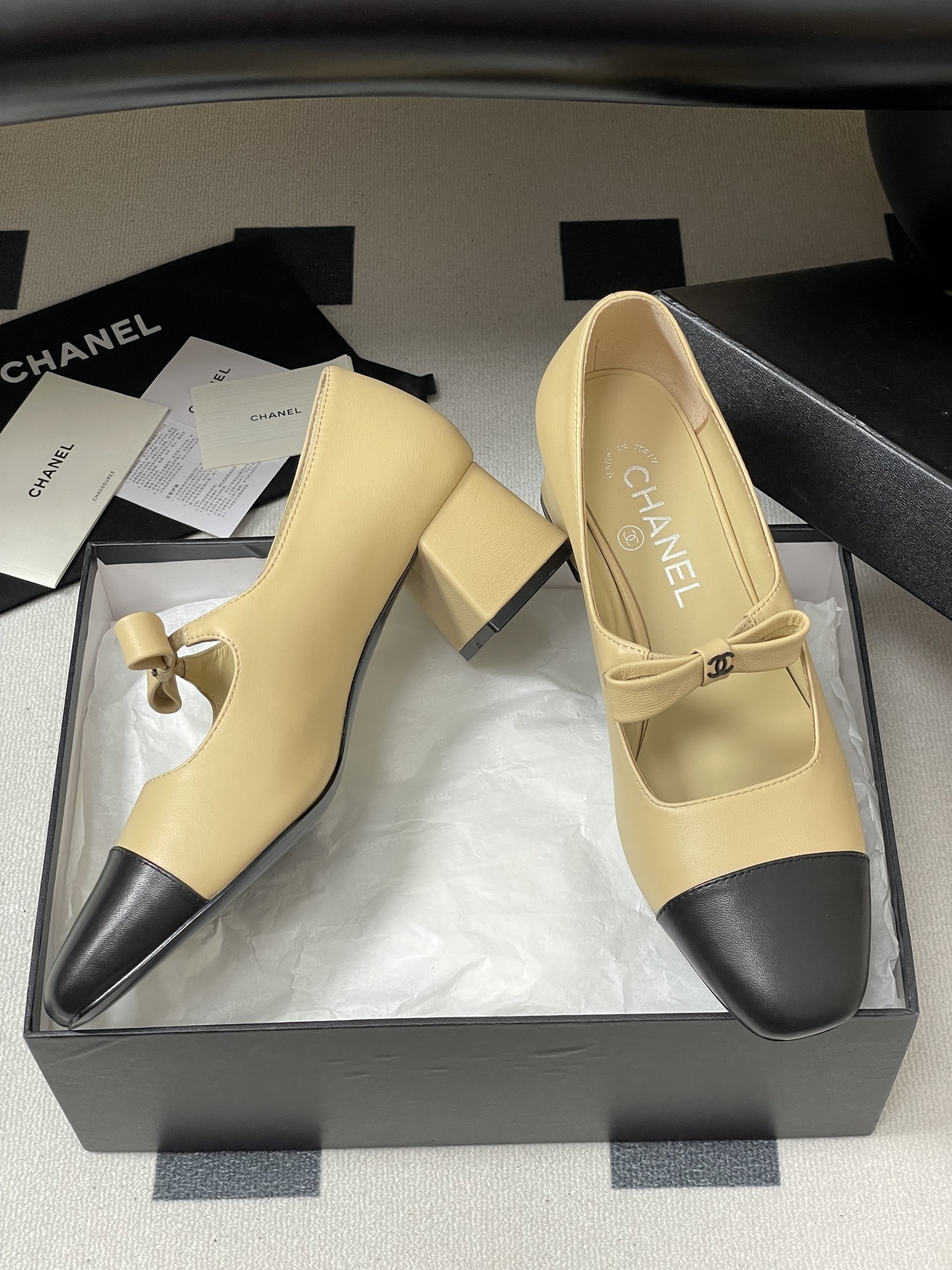 A pair of luxury Chanel beige leather Mary Jane pumps with black toe caps and CC logo bow details. - Hình 6