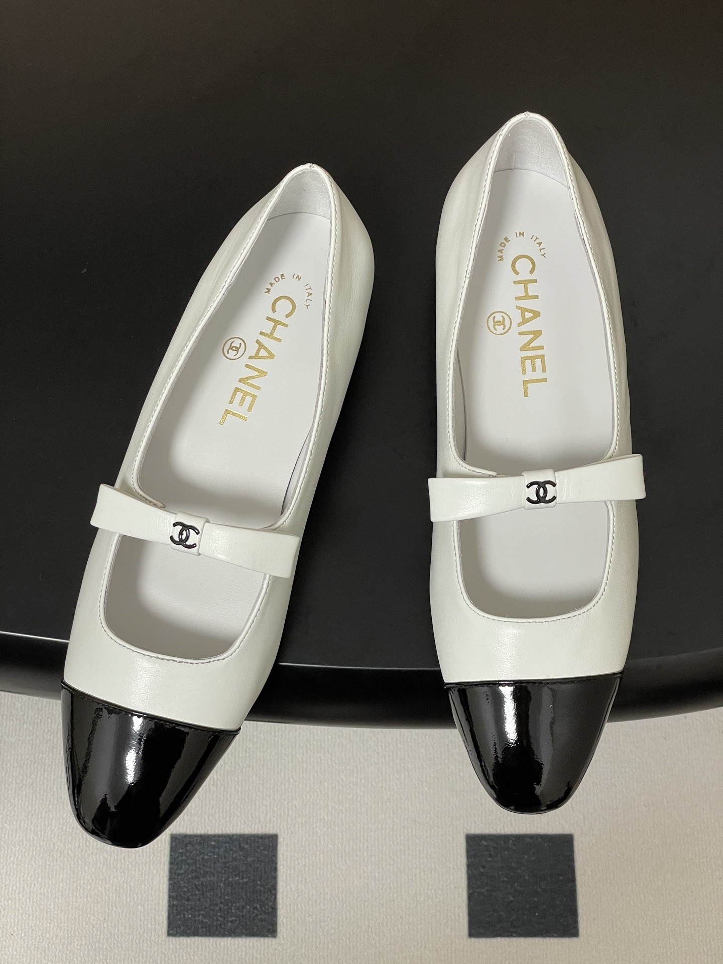 Pair of Chanel white leather Mary Jane flats with black patent leather cap toes and CC logo straps. - Hình 2