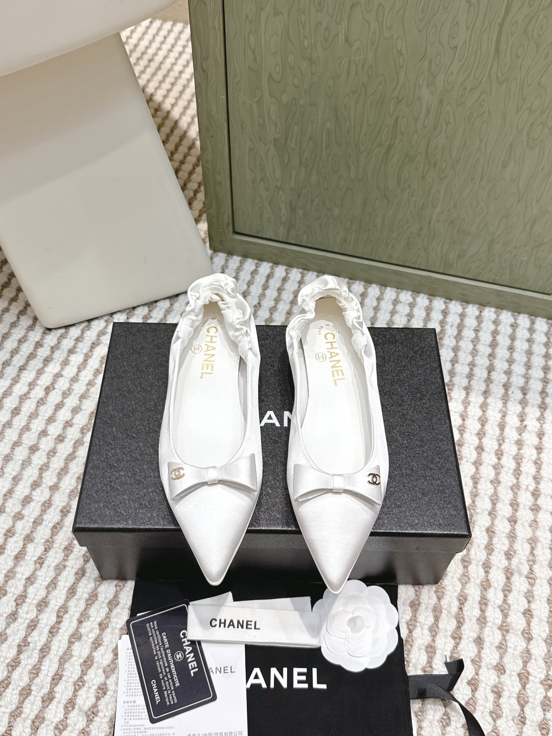 Luxury White Satin Pointed-Toe Ballet Flats with Bow Detail
