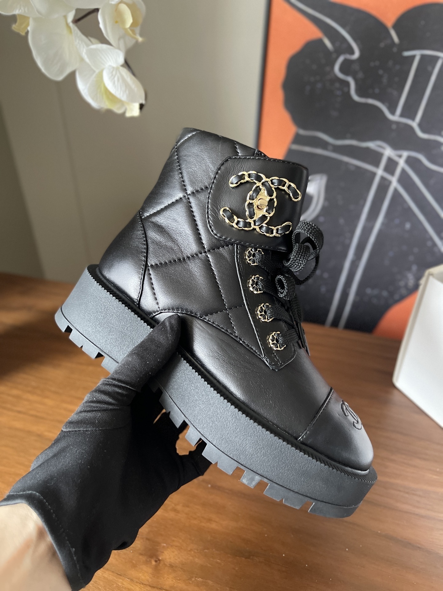 Chanel black quilted leather combat boots with gold CC logo and chunky lug sole - Hình 4