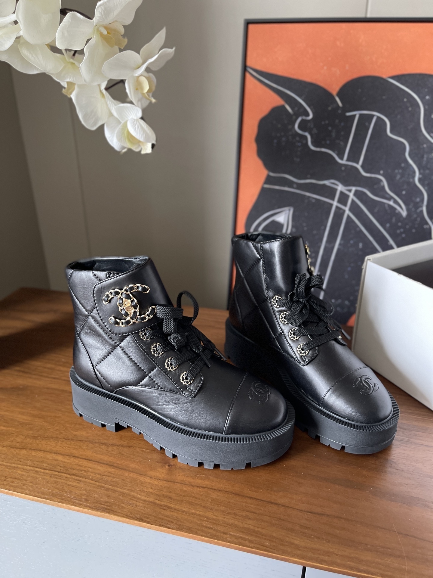 Chanel black quilted leather combat boots with gold CC logo and chunky lug sole - Hình 3