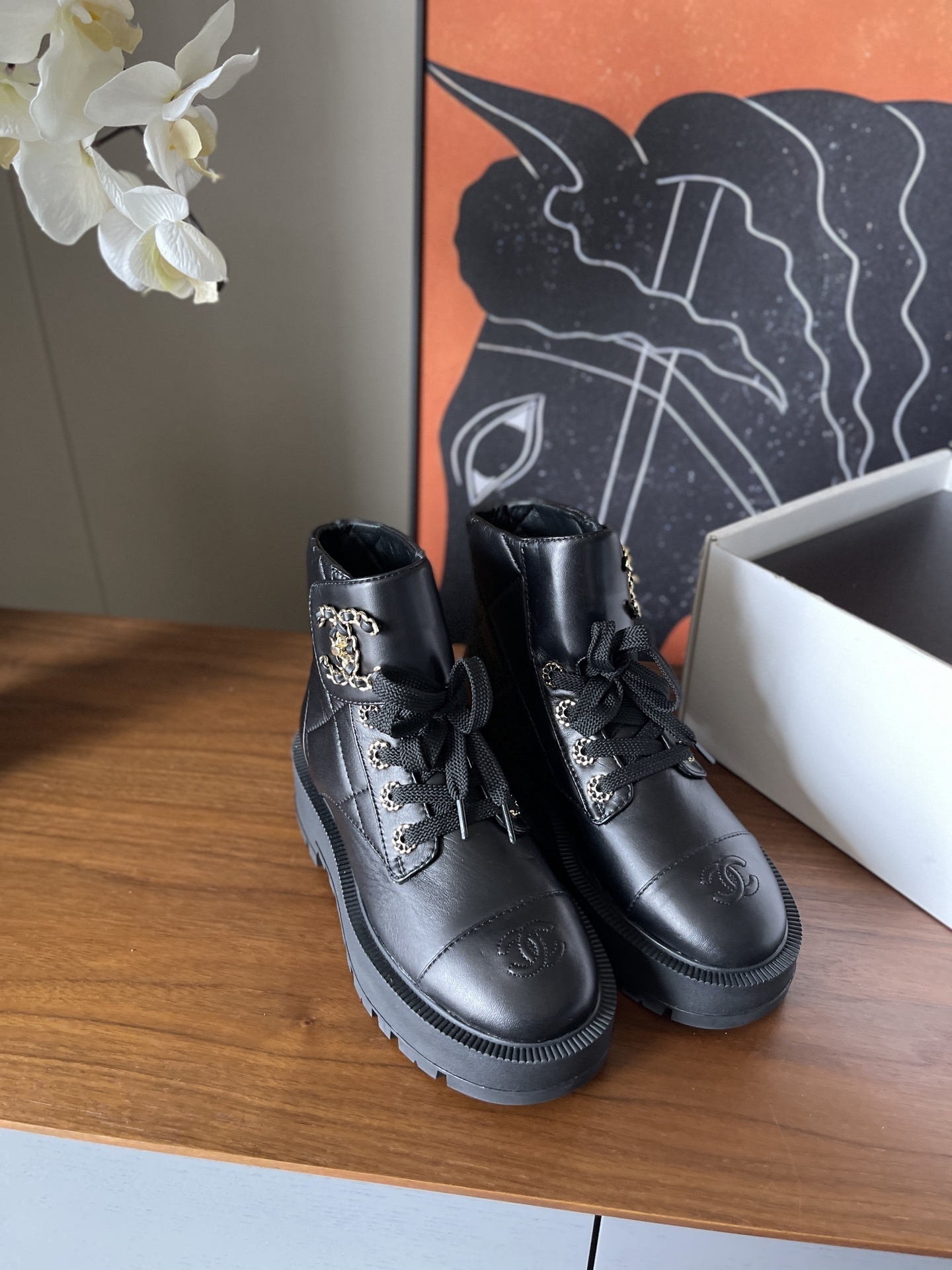 Chanel black quilted leather combat boots with gold CC logo and chunky lug sole - Hình 2